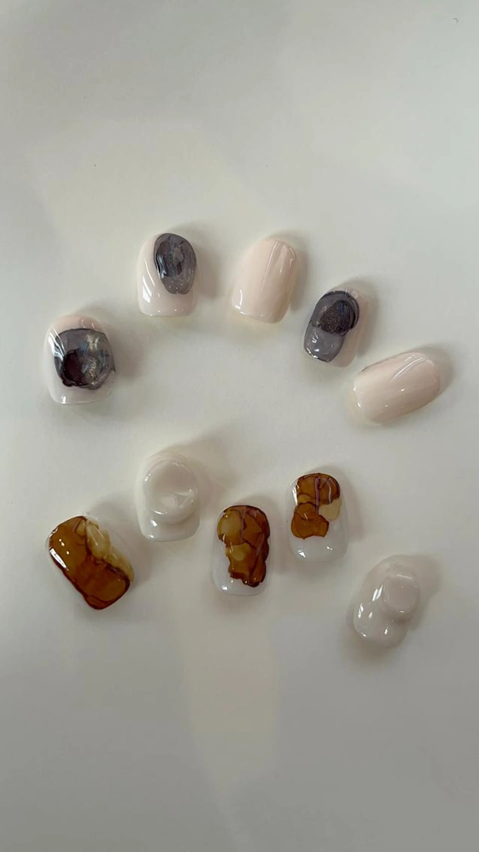 ネイル ハンドネイル une／YUKINA 🫧大人nuanceのネイルデザイン