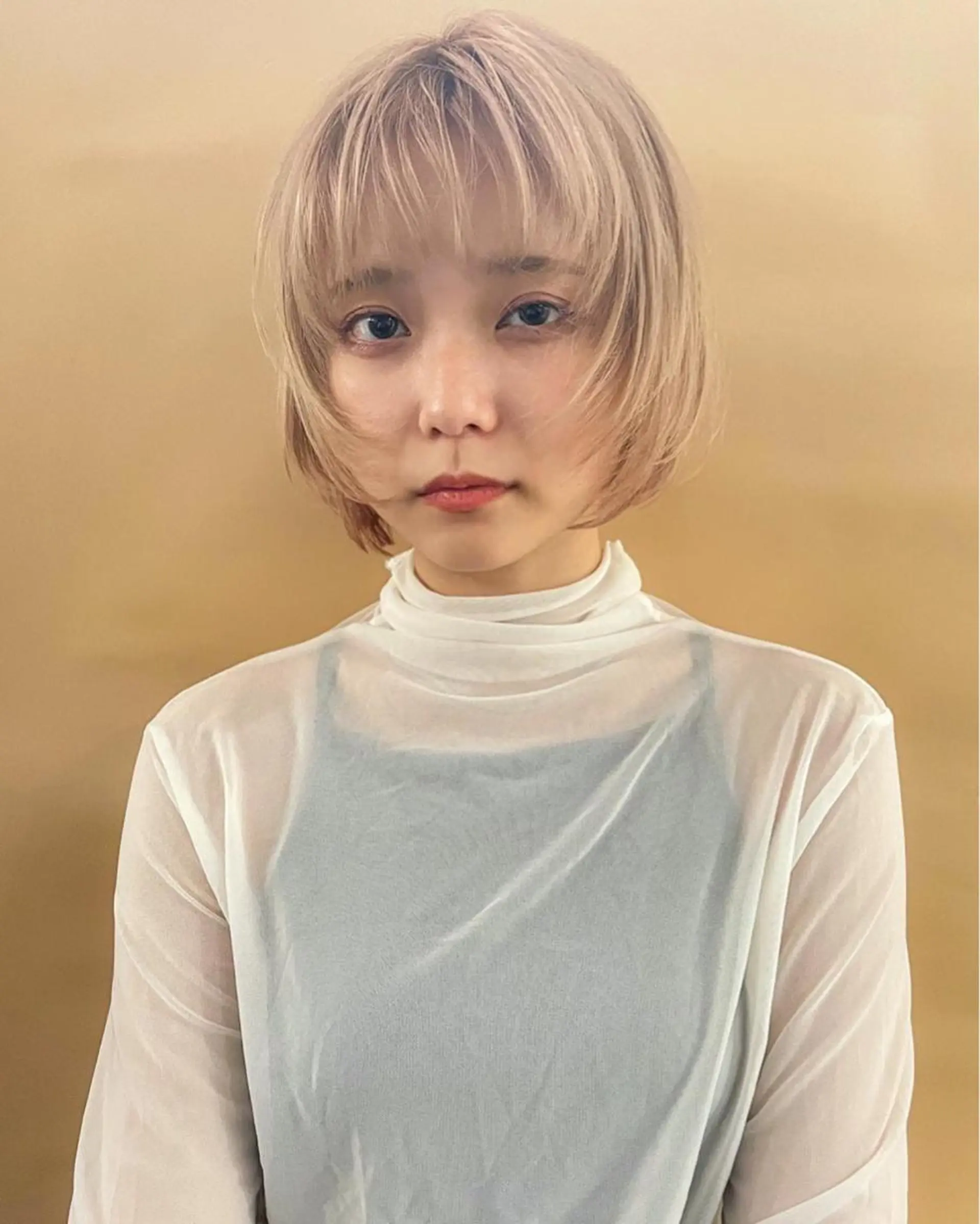 ショート カラー ボブレイヤー ブロンド ボブ レイヤーカット カット ヘアカラー トリートメント Loom.所属・村上雅人 ナチュラルモードのヘアスタイル