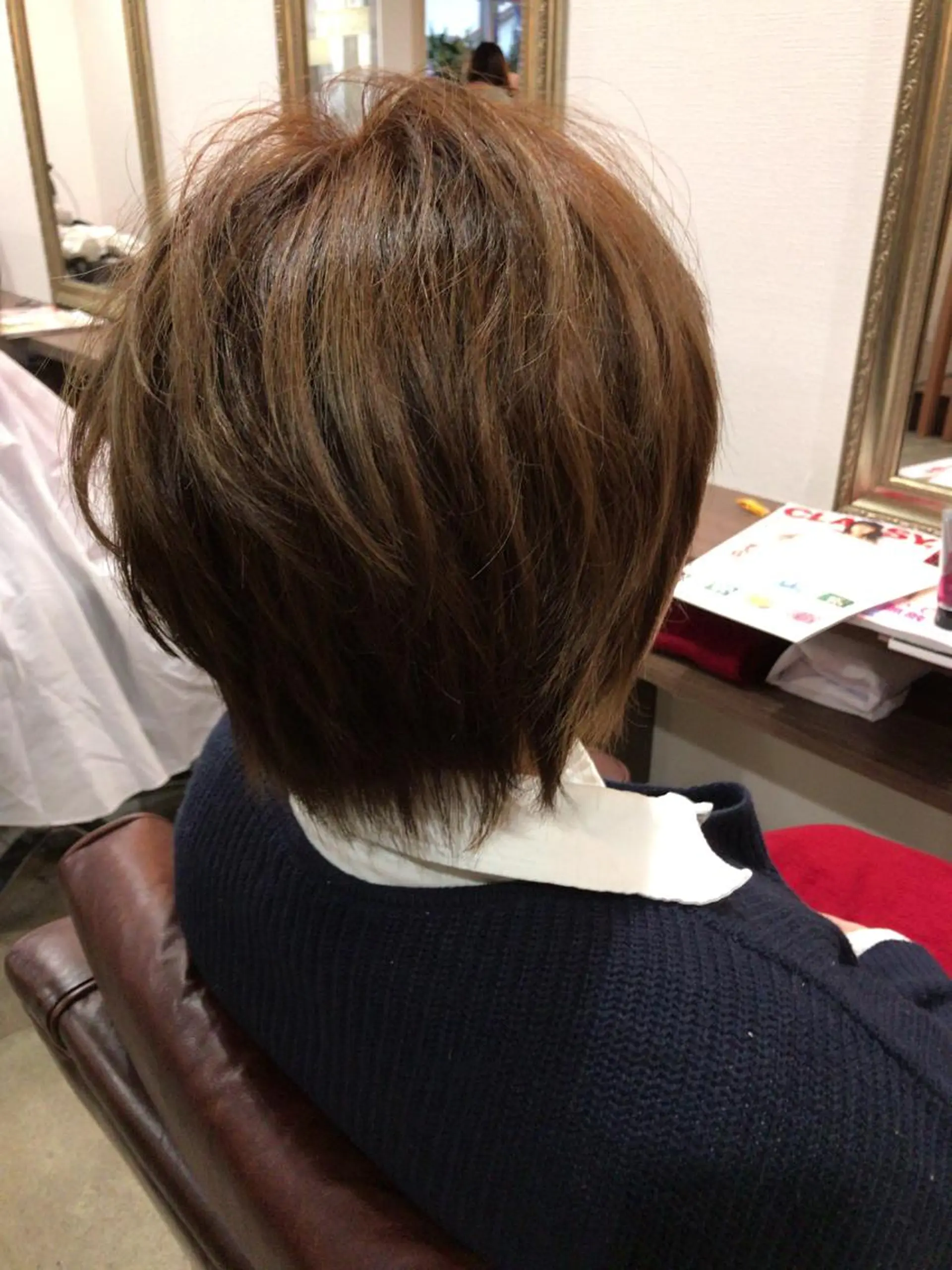 ショート カラー デザインカラー ハイライトカラー イルミナカラー ハイライト レイヤーカット匠 イソザキノリユキのヘアスタイル