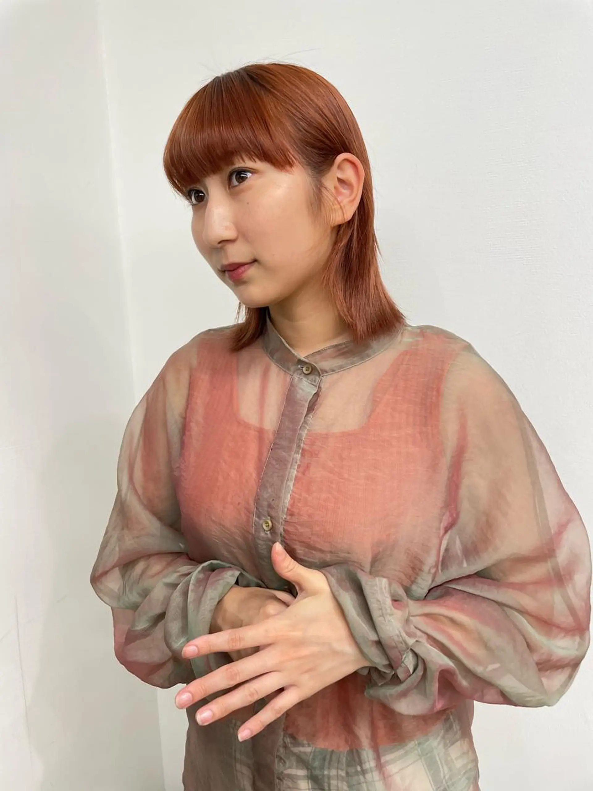 ミディアム カラー オレンジ オレンジピンク ピンクカラー pole所属・【pole】 minaのヘアスタイル