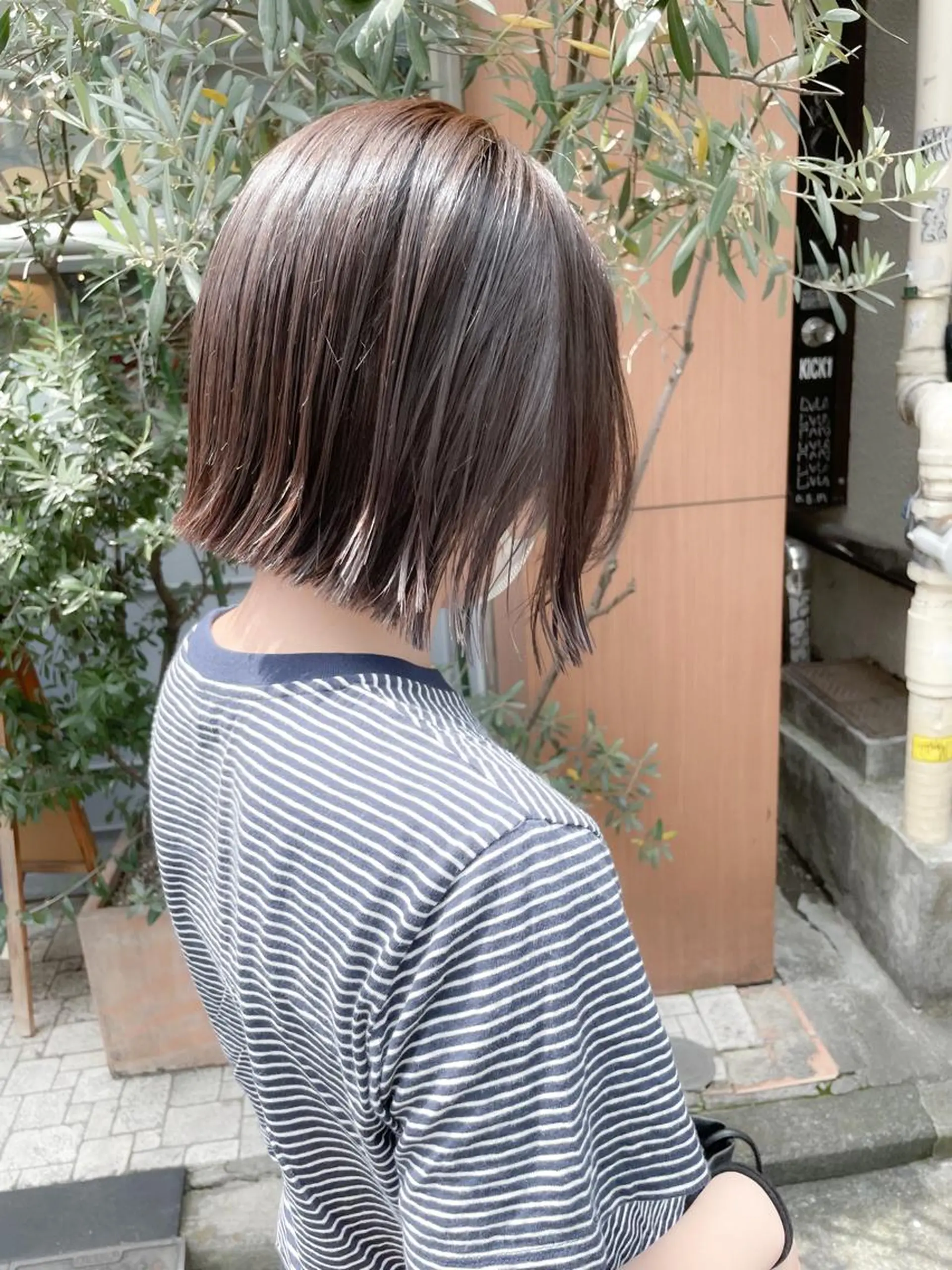 ミディアム カラー 切りっぱなしボブ オリーブカラー オリーブグレー ボブ 外ハネヘア カット ヘアカラー ✨カラー支持No.1 🧸ワキ カナコ🧸のヘアスタイル