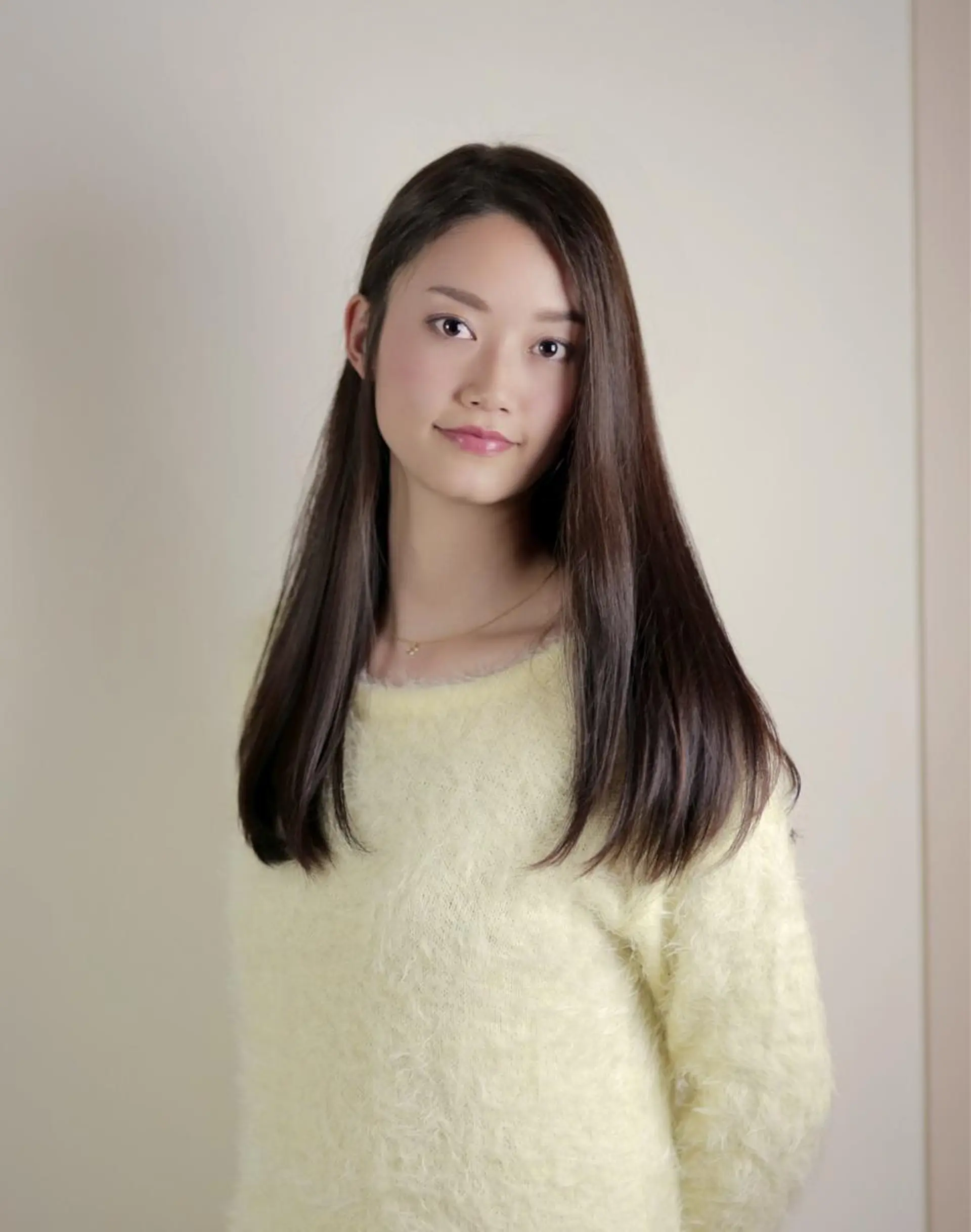 ロング カラー 横手 愛美のヘアスタイル