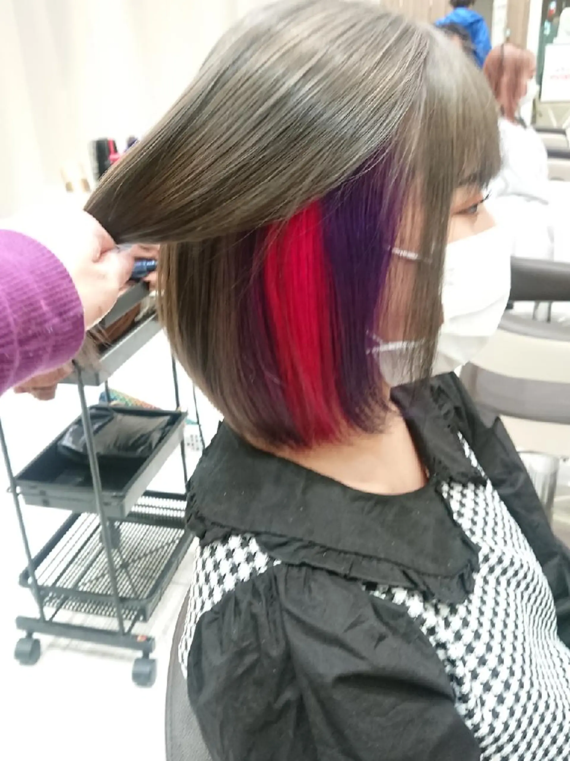 ミディアム カラー ブリーチ ケアブリーチ インナーカラー ピンクカラー バイオレットカラー あらげ 🌈推しカラー🌈ᵕのヘアスタイル