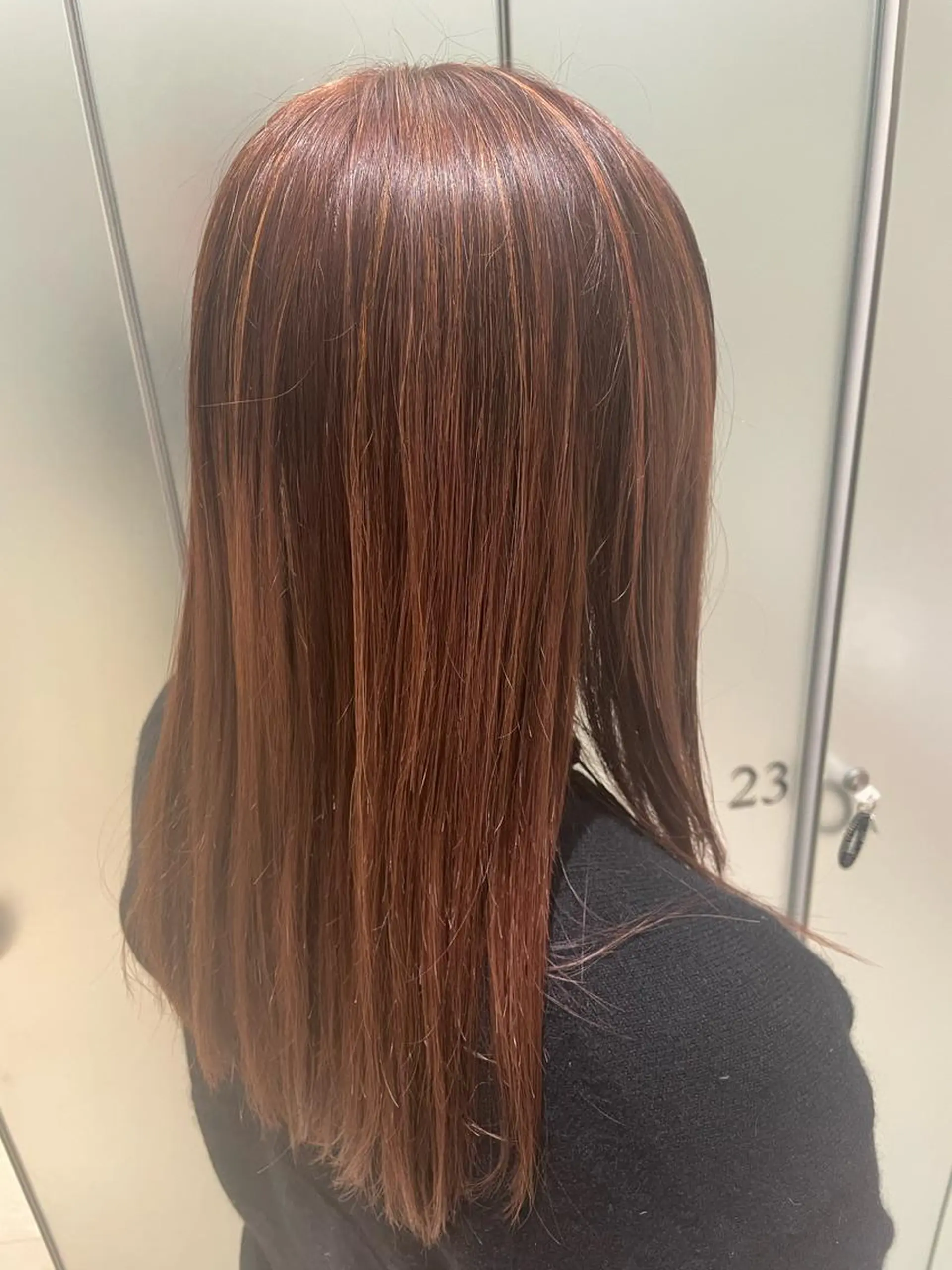 セミロング カラー ハイライトカラー ハイライト JEAN CLAUDE BIGUINE 横浜ベイクォーター店所属・Koharu 髪質改善カラーのヘアスタイル