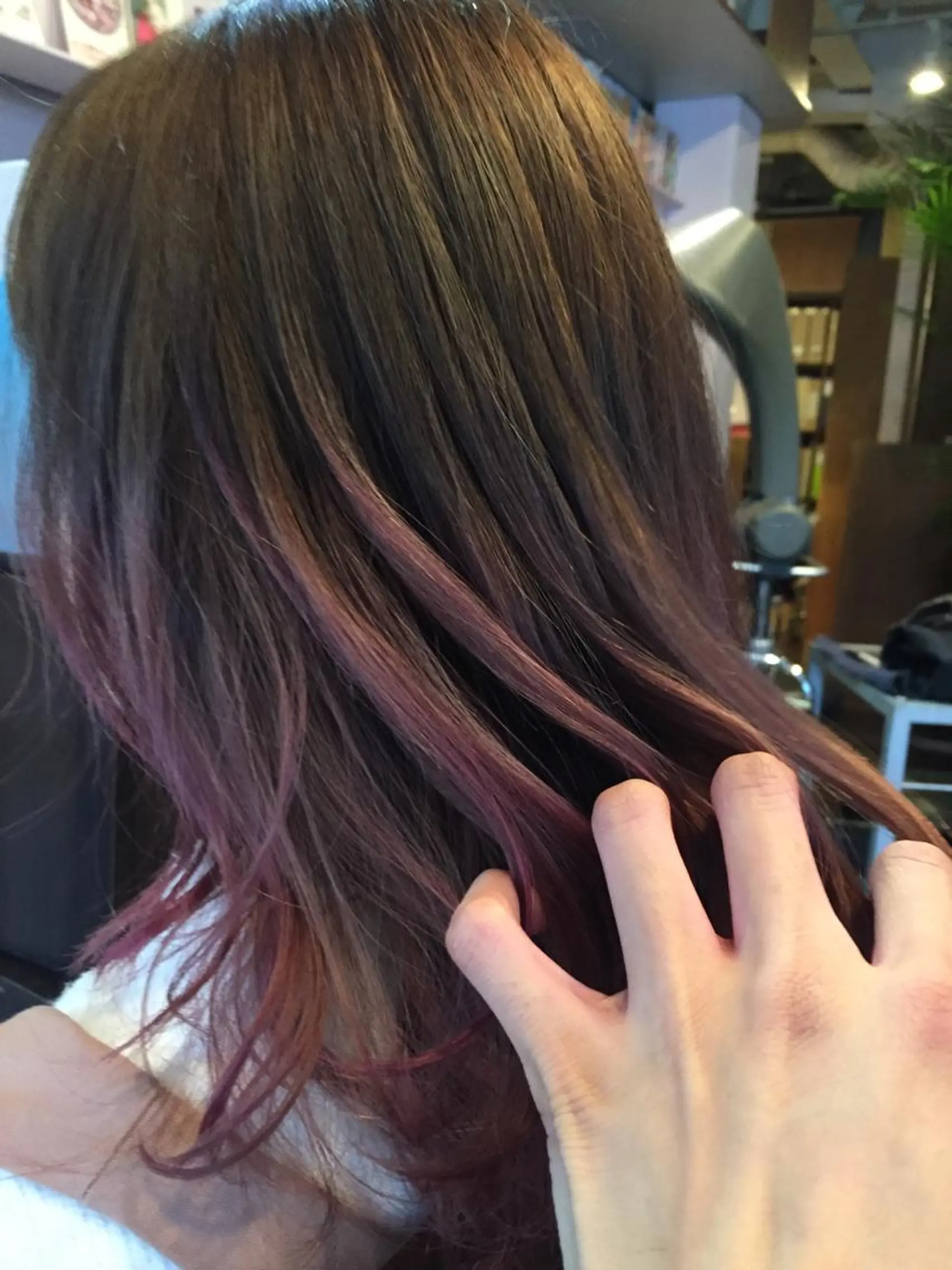 セミロング カラー グラデーションカラー ピンクカラー 原宿サロン代表 デザインカラー伊藤卓のヘアスタイル