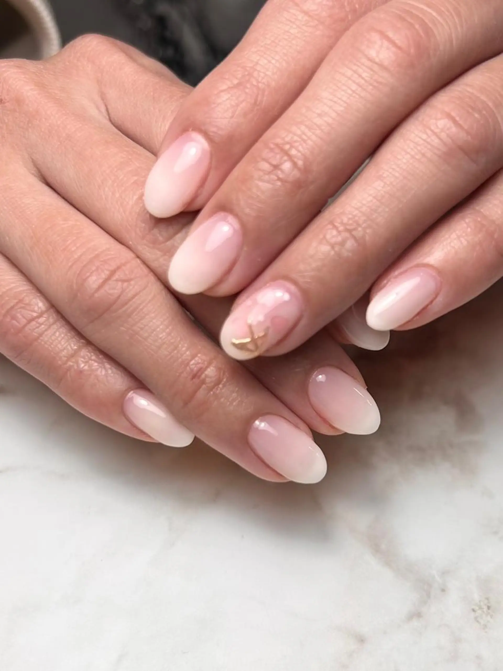 ネイル アートネイル グラデーション Nailist Honamiのネイルデザイン