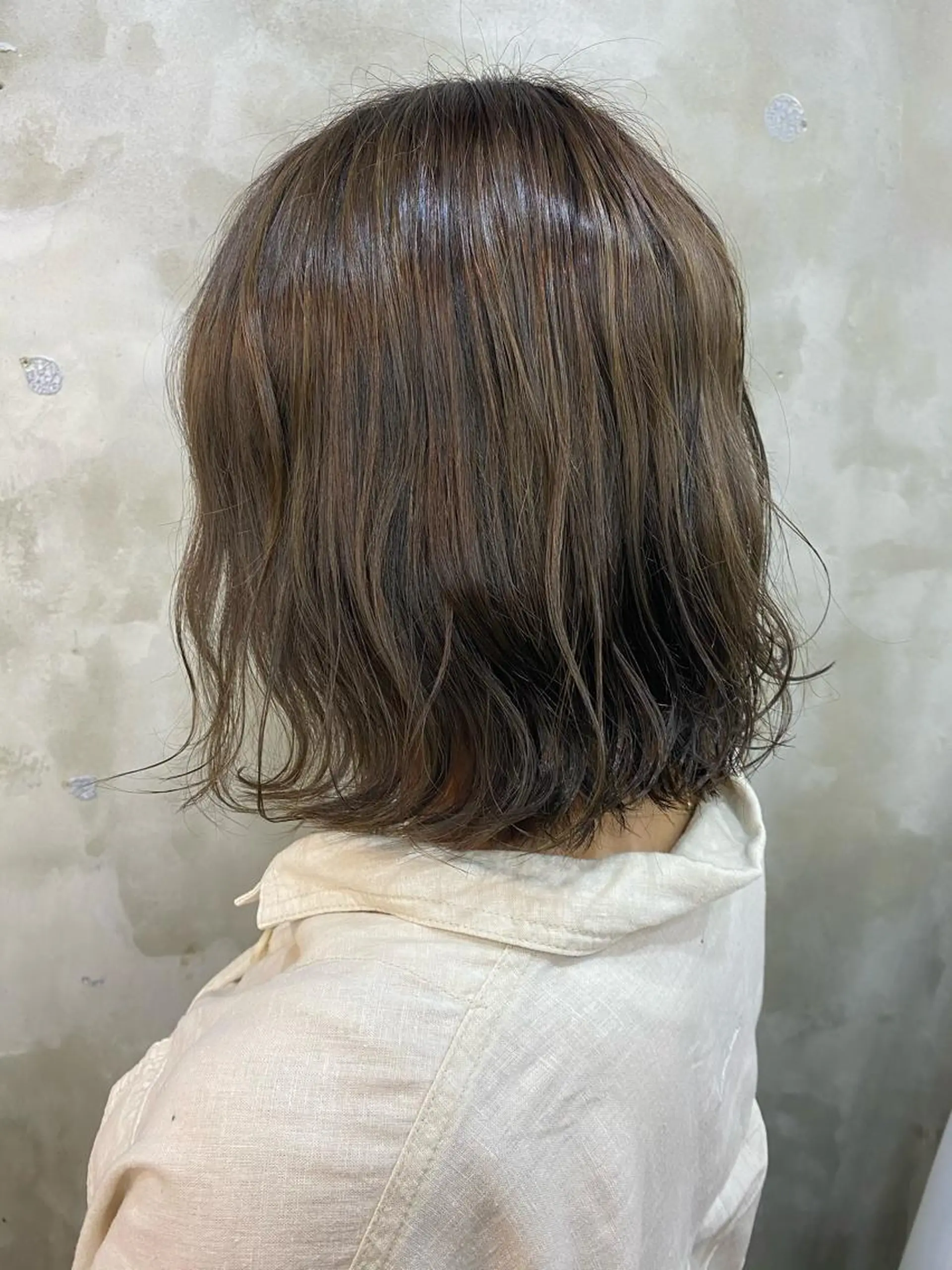 ミディアム カラー ヘアアレンジ アッシュ ベージュカラー オリーブベージュ 志賀 あずみのヘアスタイル
