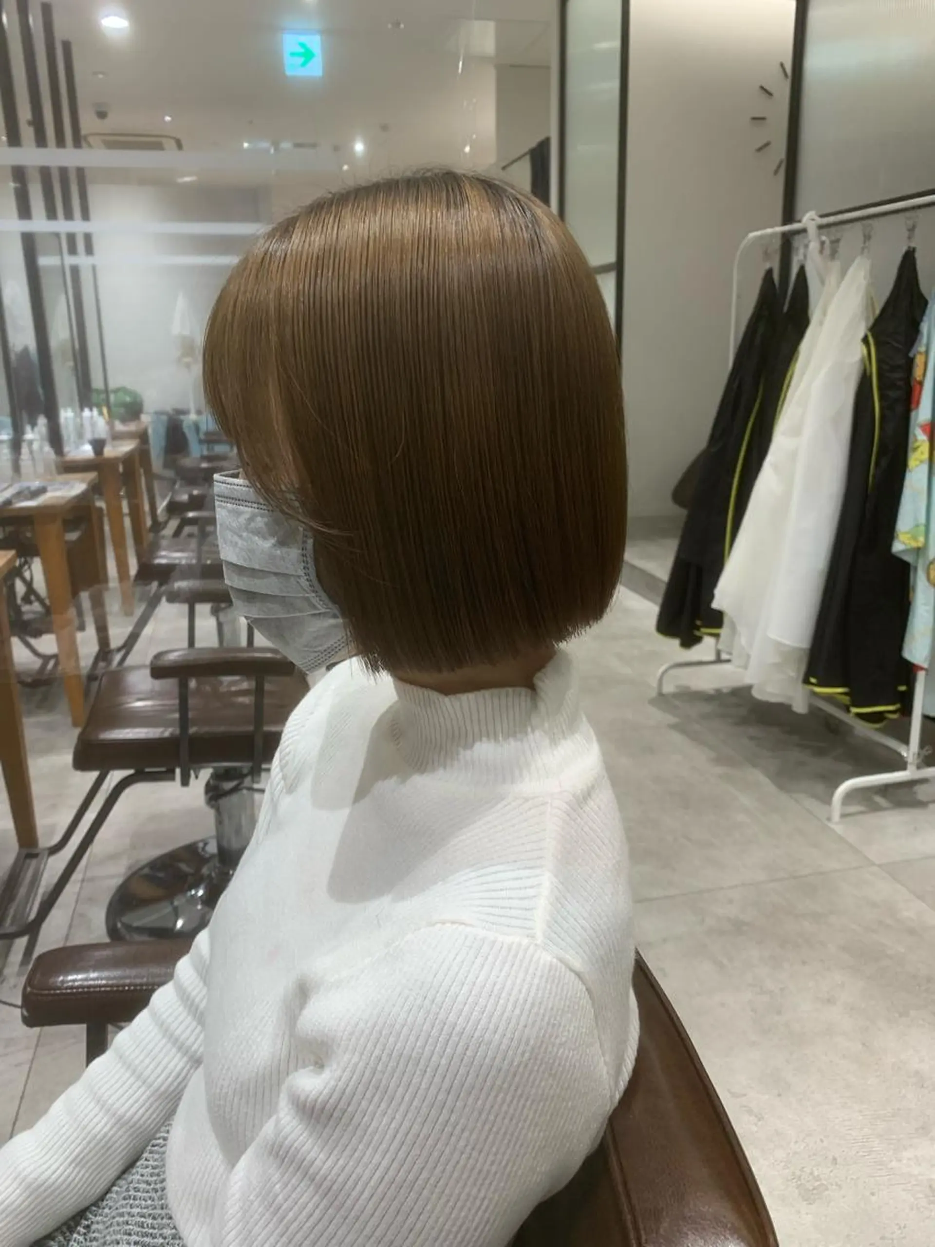 ミディアム オリーブベージュ/ ブリーチなし透明感のヘアスタイル