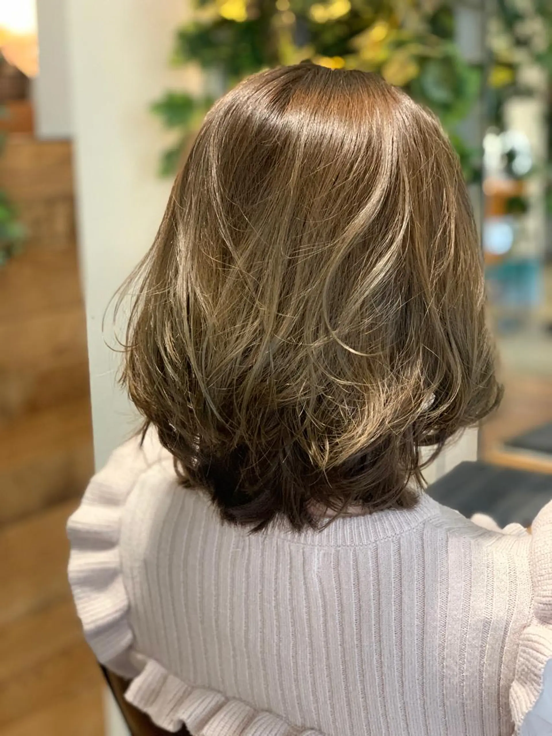 ミディアム カラー ハイライト✨髪質改善 TAKAさんです😊のヘアスタイル