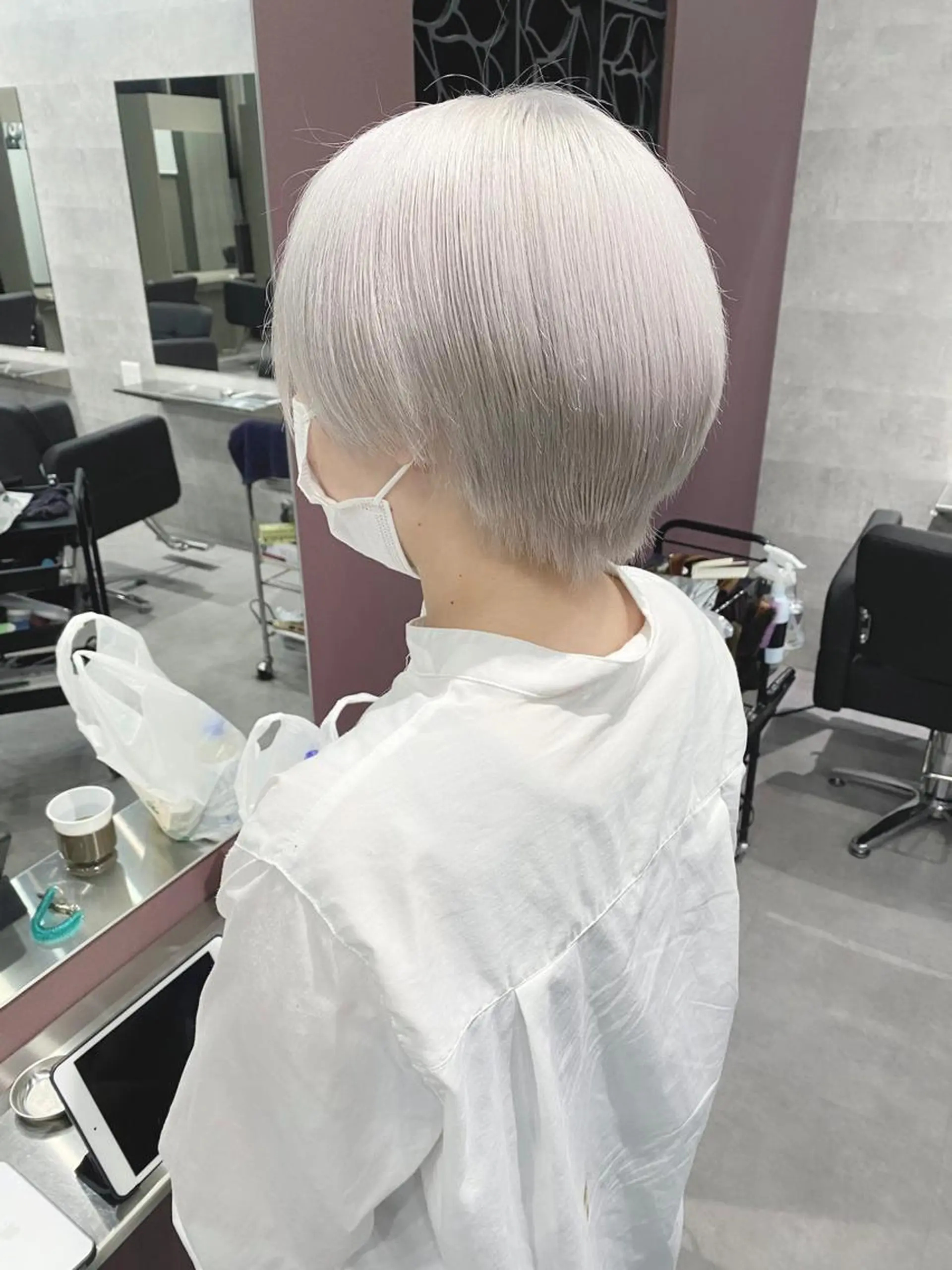 ショート カラー ダブルカラー ハイトーンカラー Via officialのヘアスタイル