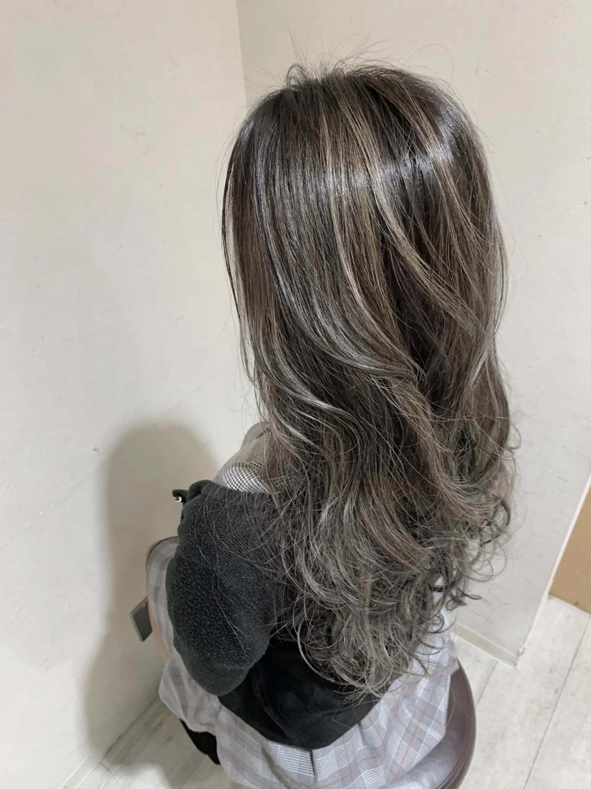 ロング カラー パーマ ヘアアレンジ アディクシーカラー ブリーチ ケアブリーチ グレージュ ハイライトカラー ヘアカラー filo byFeria渋谷所属・縮毛矯正/美髪 髪質改善/石田幸輔のヘアスタイル