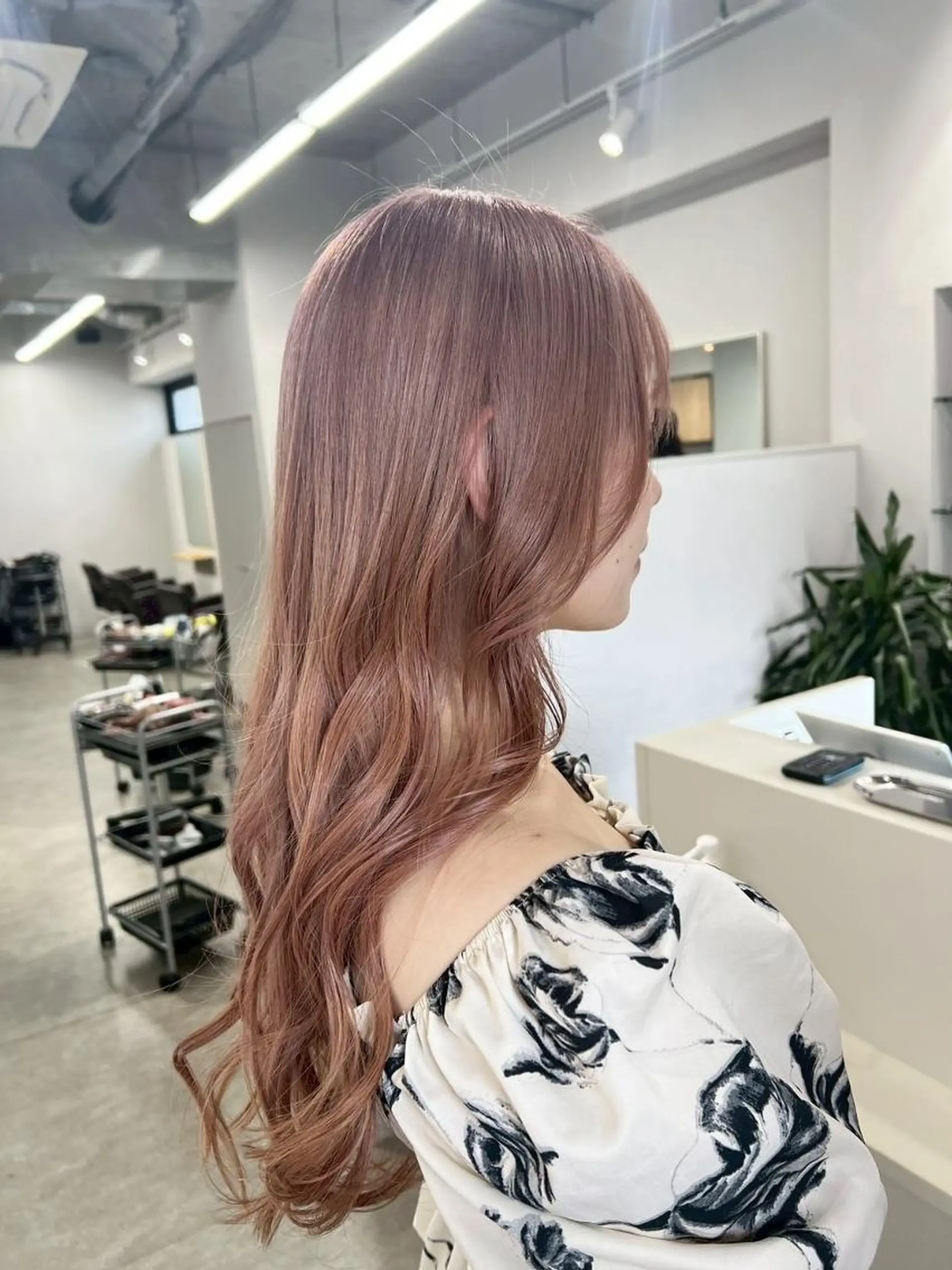 セミロング カラー ブリーチ ダブルカラー ヘアカラー トリートメント ✨【公式】 juhl.横浜✨のヘアスタイル