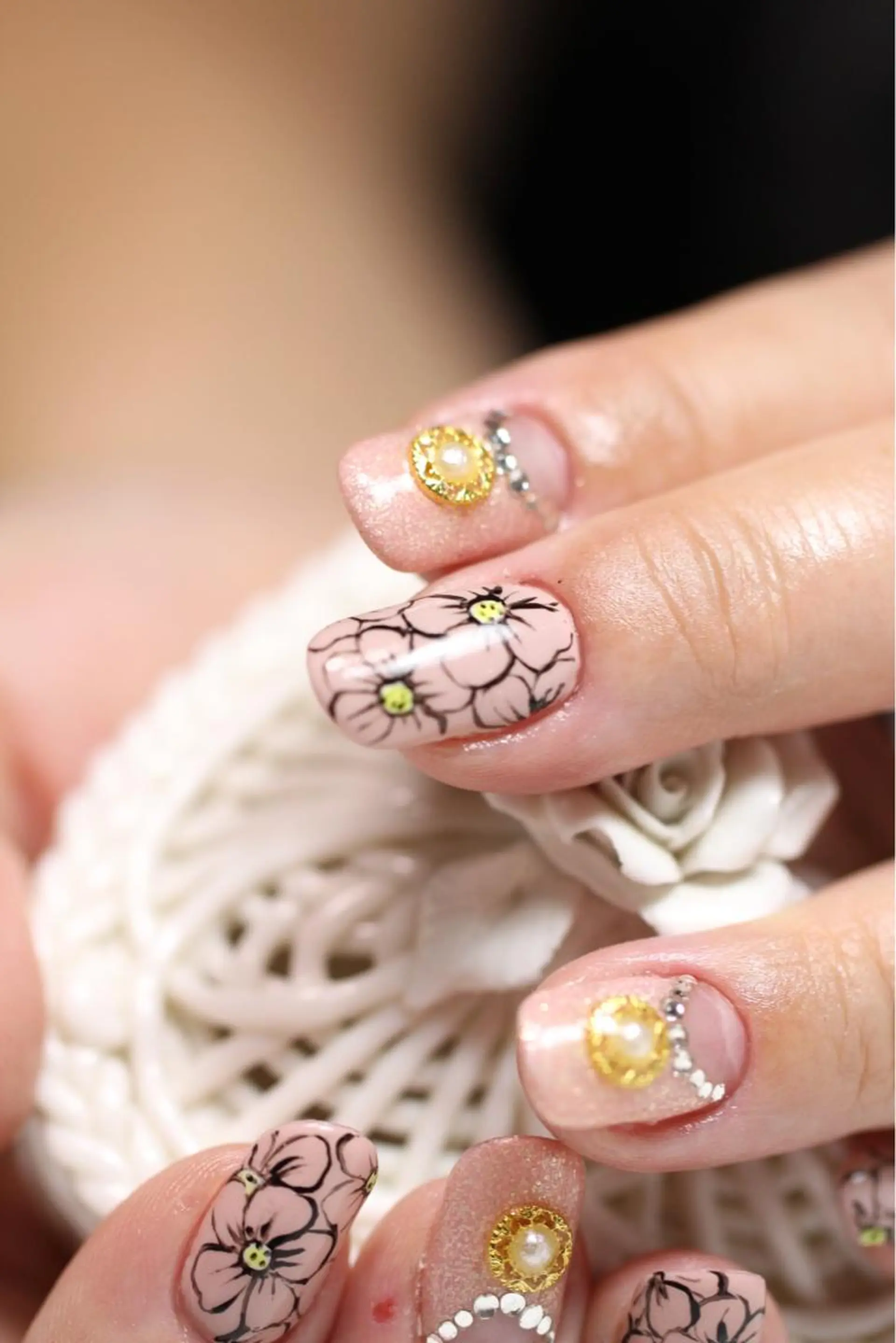 ネイル フラワーネイル ジェルネイル ピンク スカルプネイル ストーンネイル ママリンド　志村坂上店所属・しみ えんのネイルデザイン