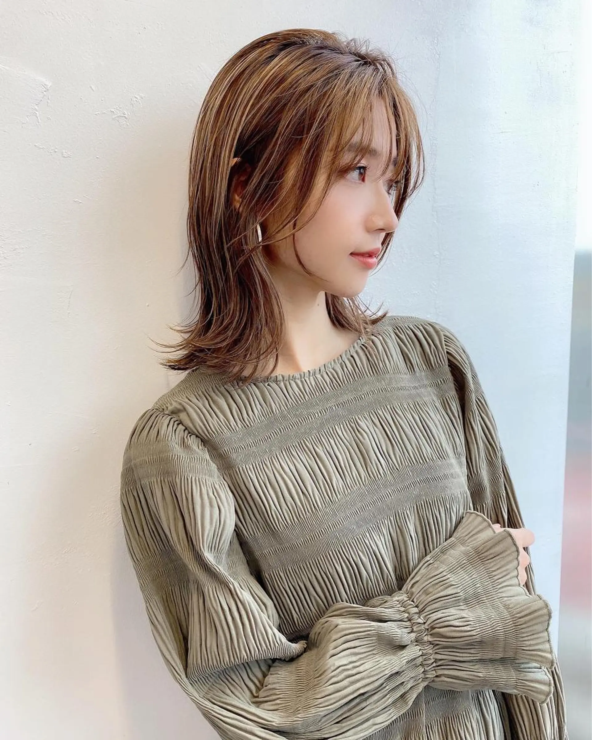 ミディアム レイヤーカット ウルフカット ウルフレイヤー 鎌倉 彩のヘアスタイル