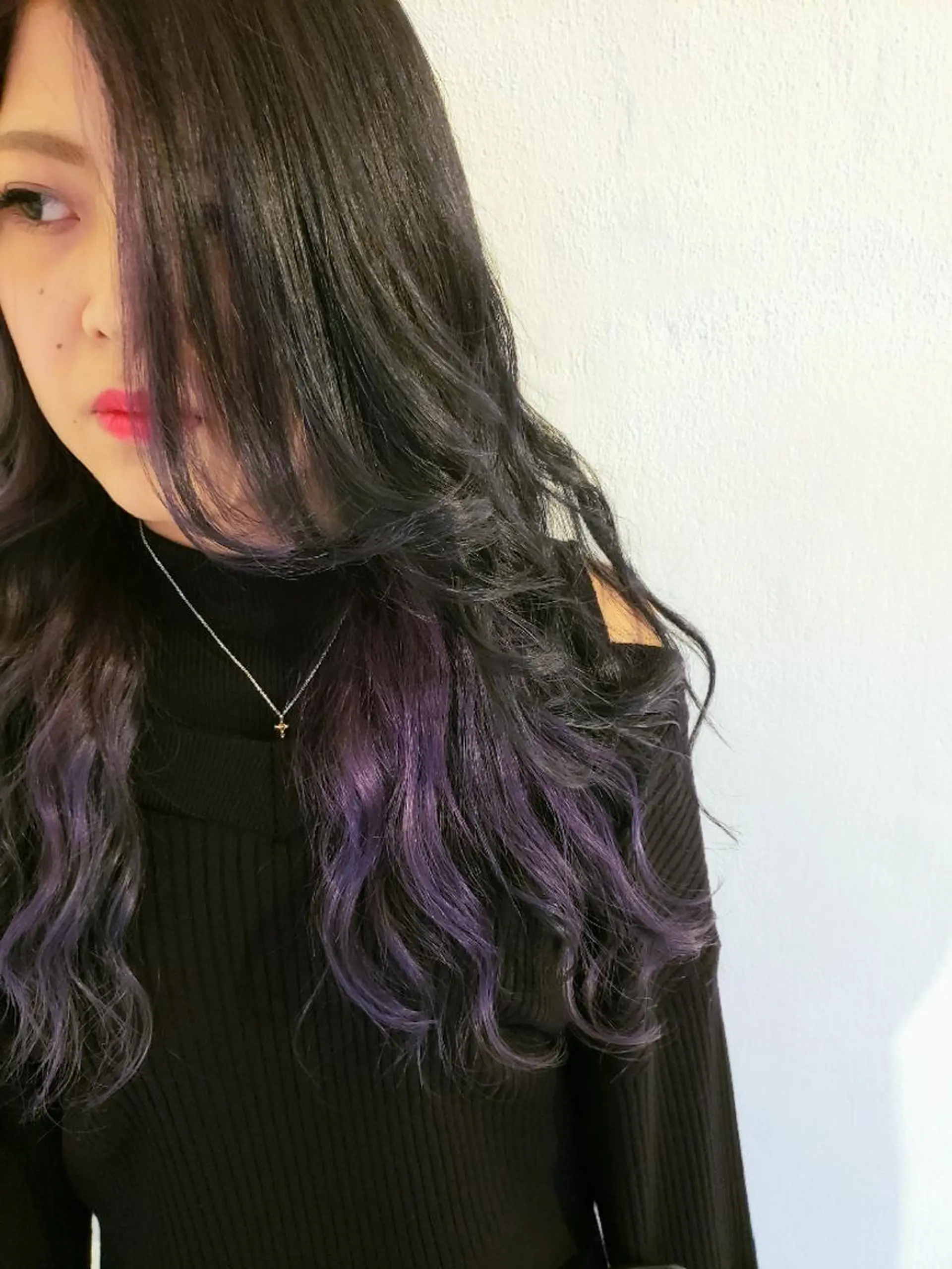 ロング カラー ヘアアレンジ ダークグレー インナーカラー パープルカラー 成瀬 弘光のヘアスタイル