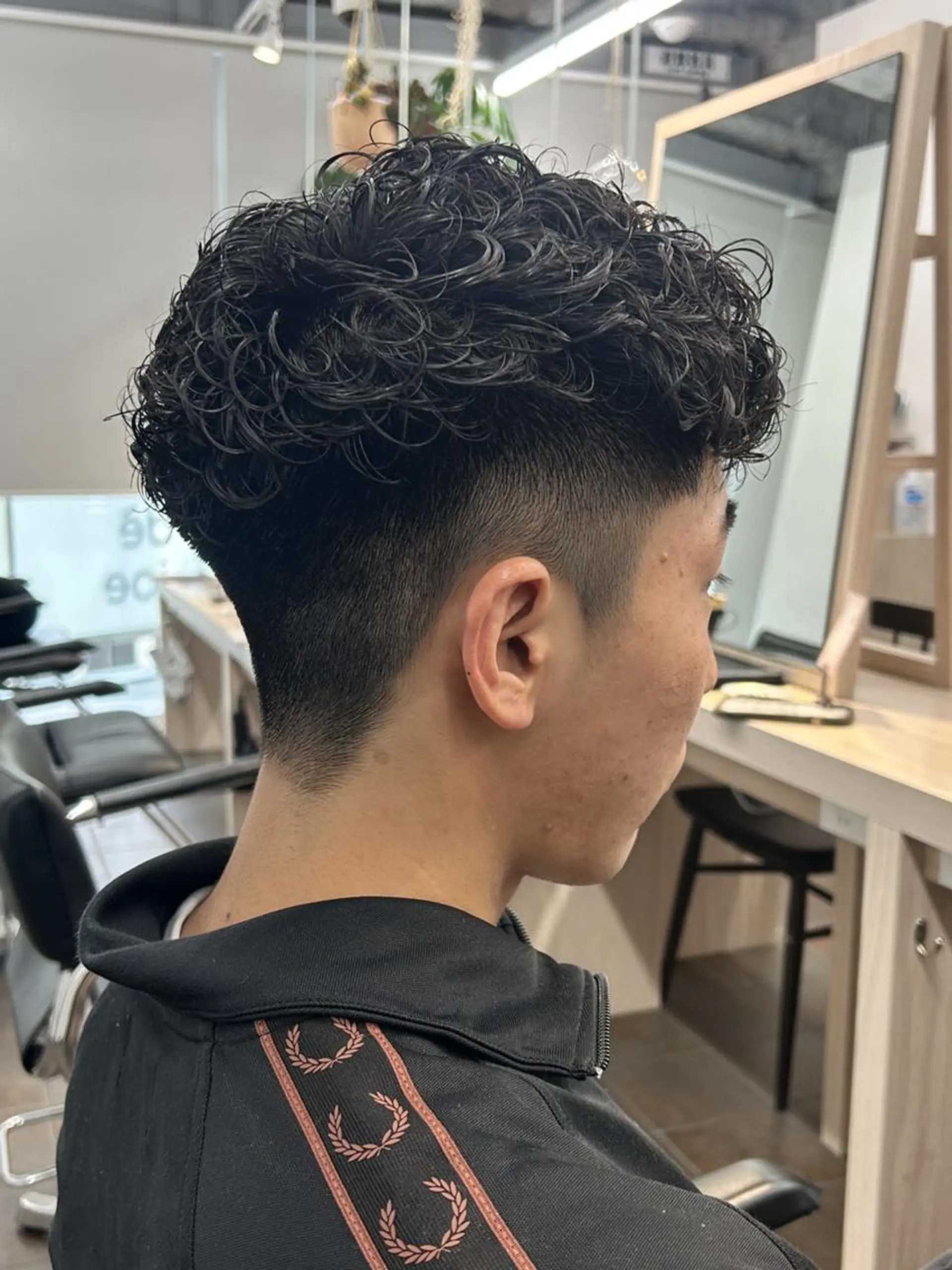 ショート メンズ パーマ メンズハイトーン メンズパーマ スペインカール スパイキーショート ツイストスパイラルパーマ カット パーマ メンズパーマ/ メンズカット/タクヤのヘアスタイル