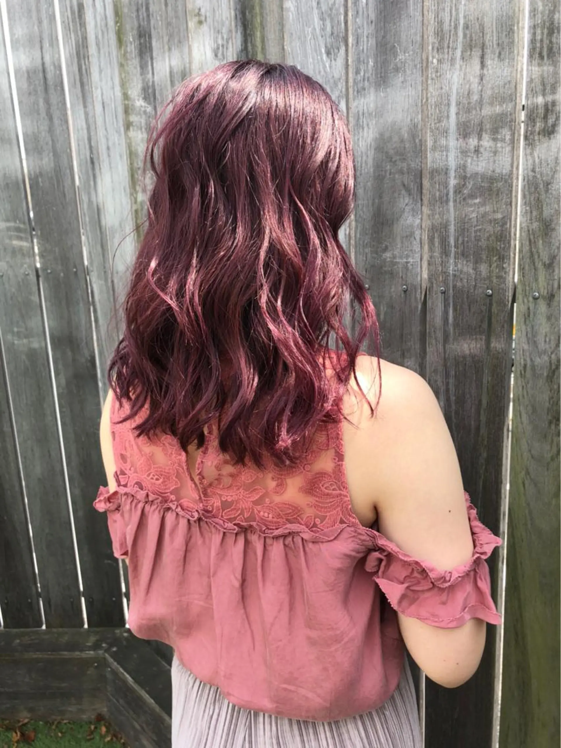 セミロング カラー 佐々木 芽衣のヘアスタイル