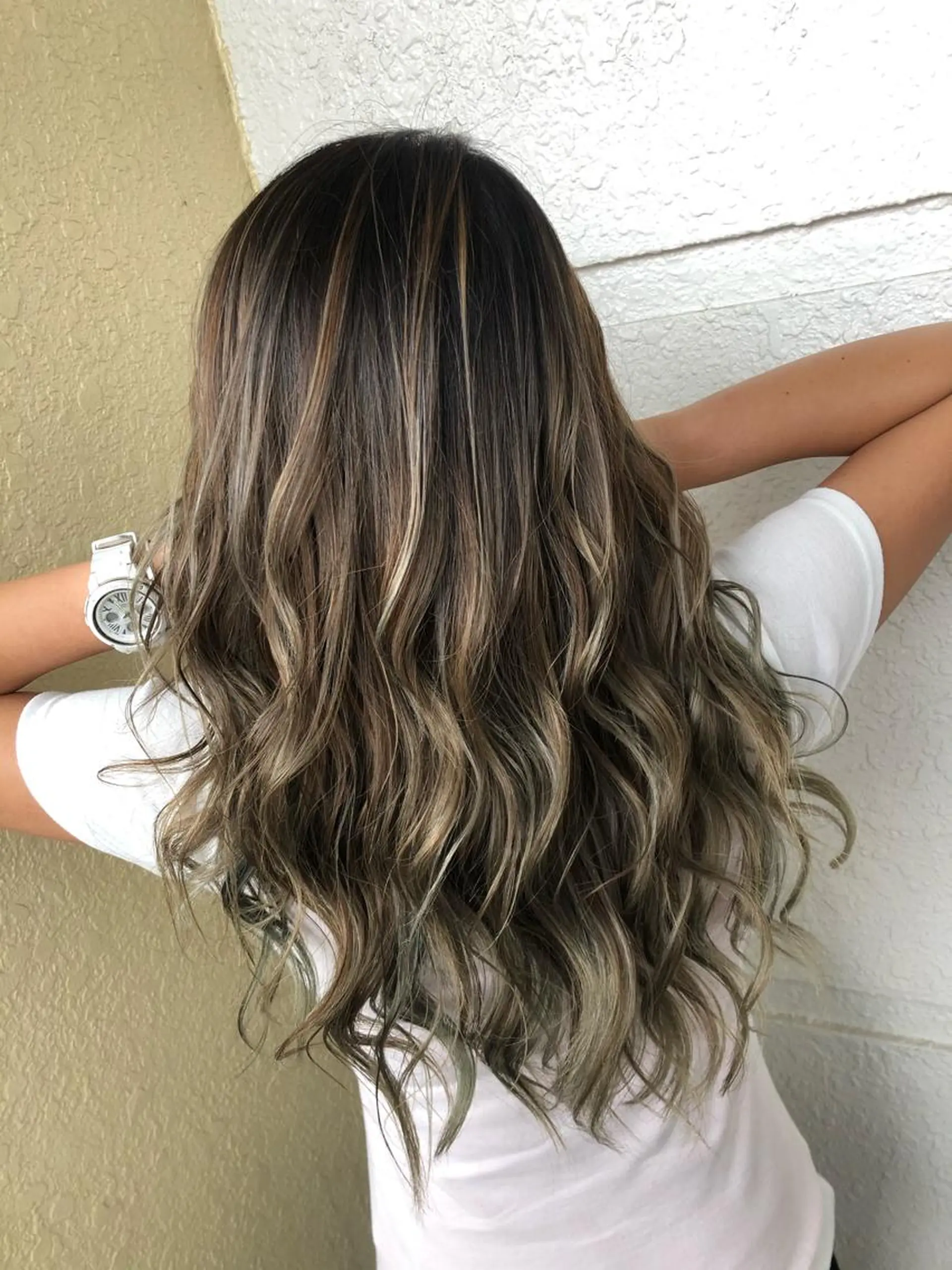 セミロング カラー ハイライトカラー 3Dハイライト ハイライト ヘアカラー レイヤーカット匠 イソザキノリユキのヘアスタイル