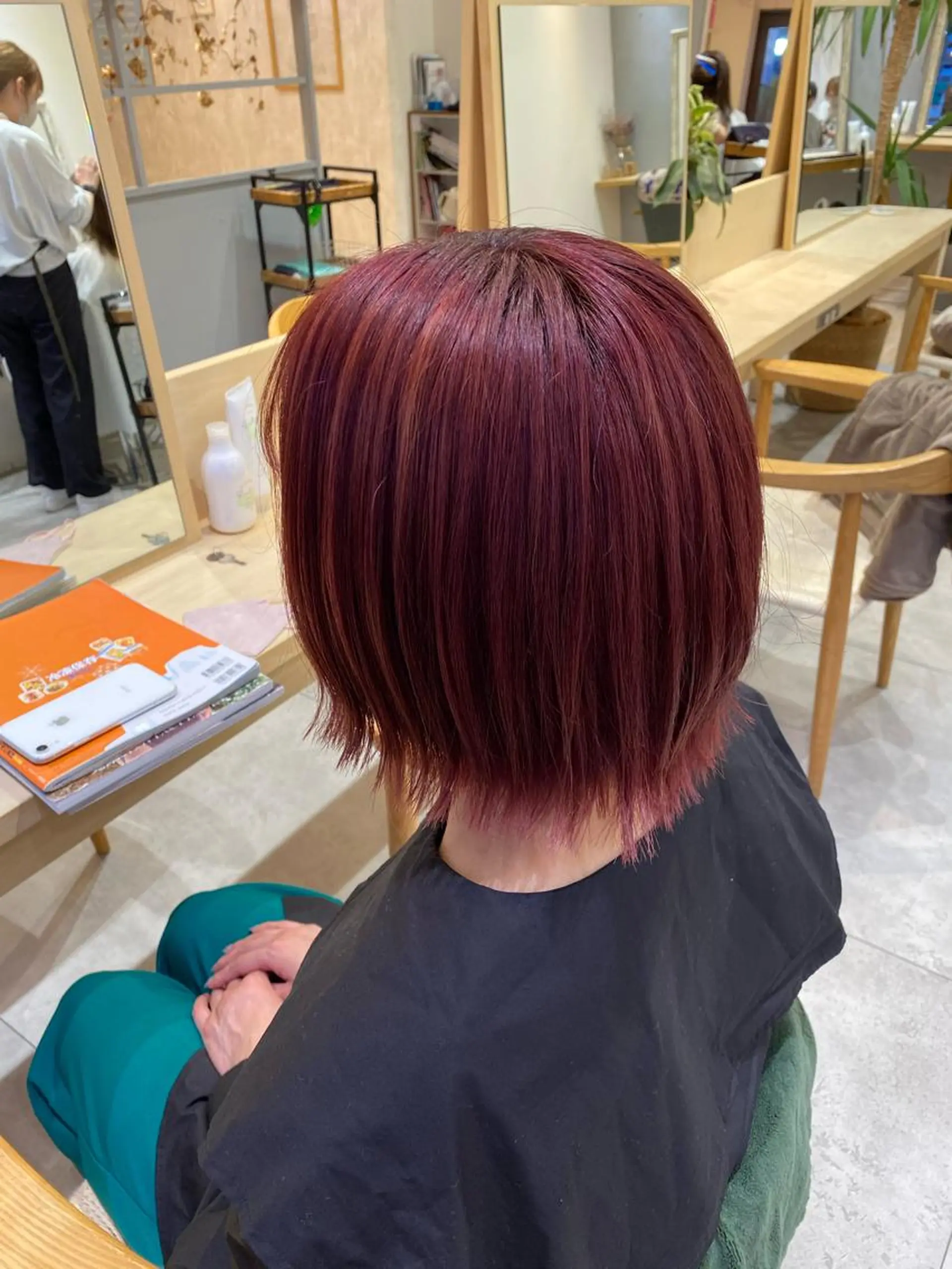 カラー 石田 菜月のヘアスタイル