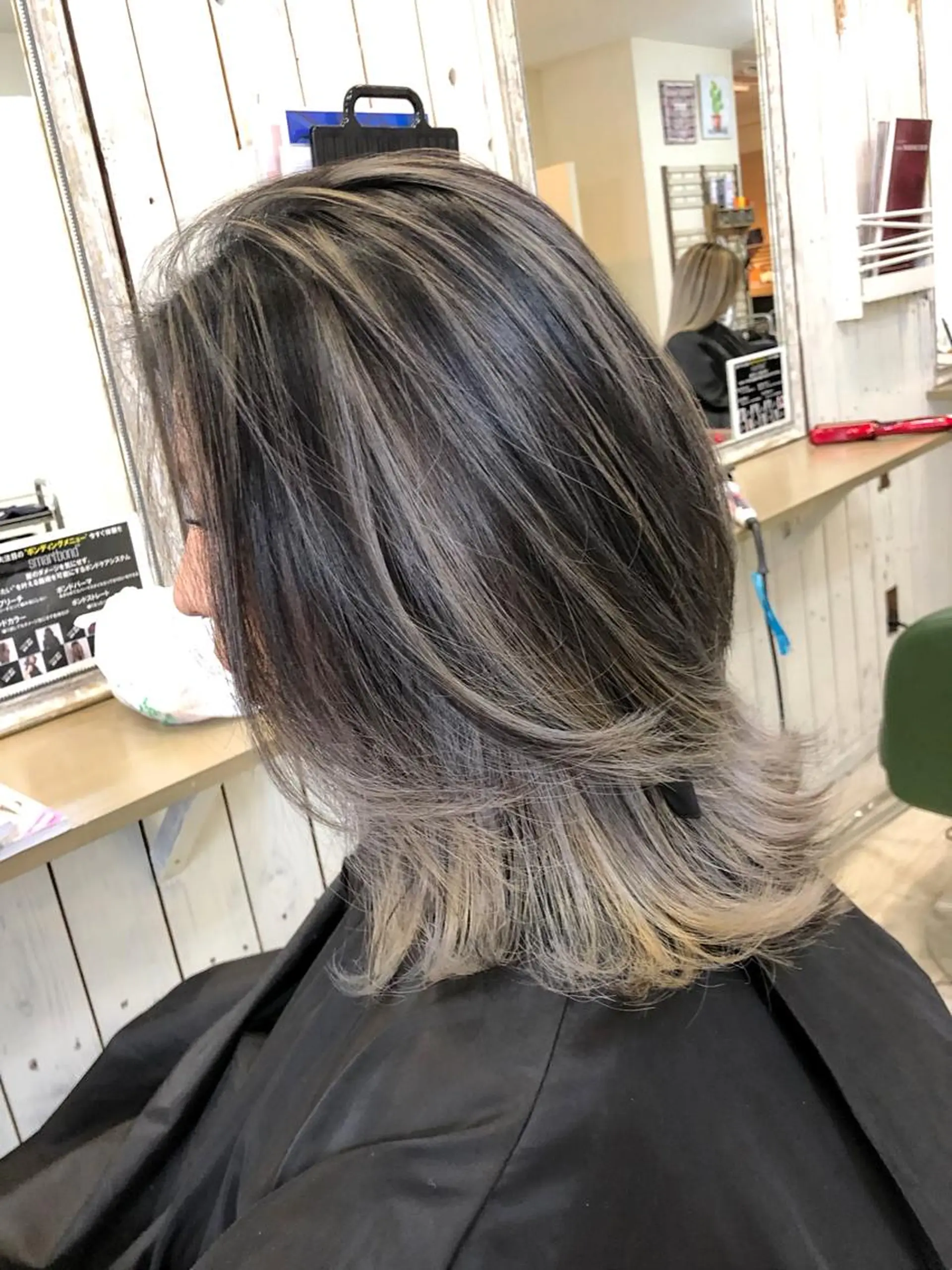 ミディアム レイヤーカット カット ヘアカラー 韓国レイヤー外国人風 透明感カラー髪質改善のヘアスタイル