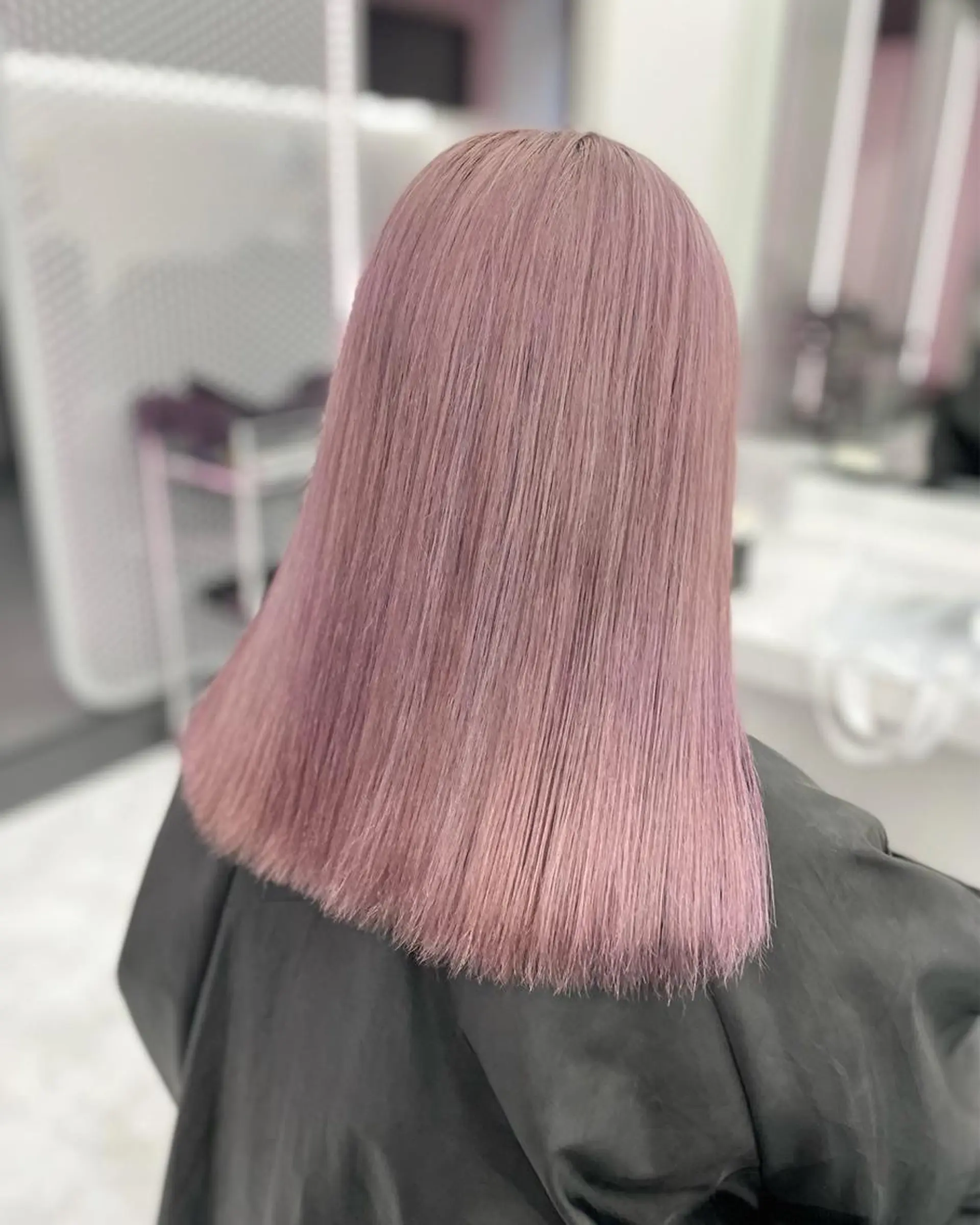 セミロング ❤︎ワンホンガーリー なハイトーンヘア❤︎のヘアスタイル