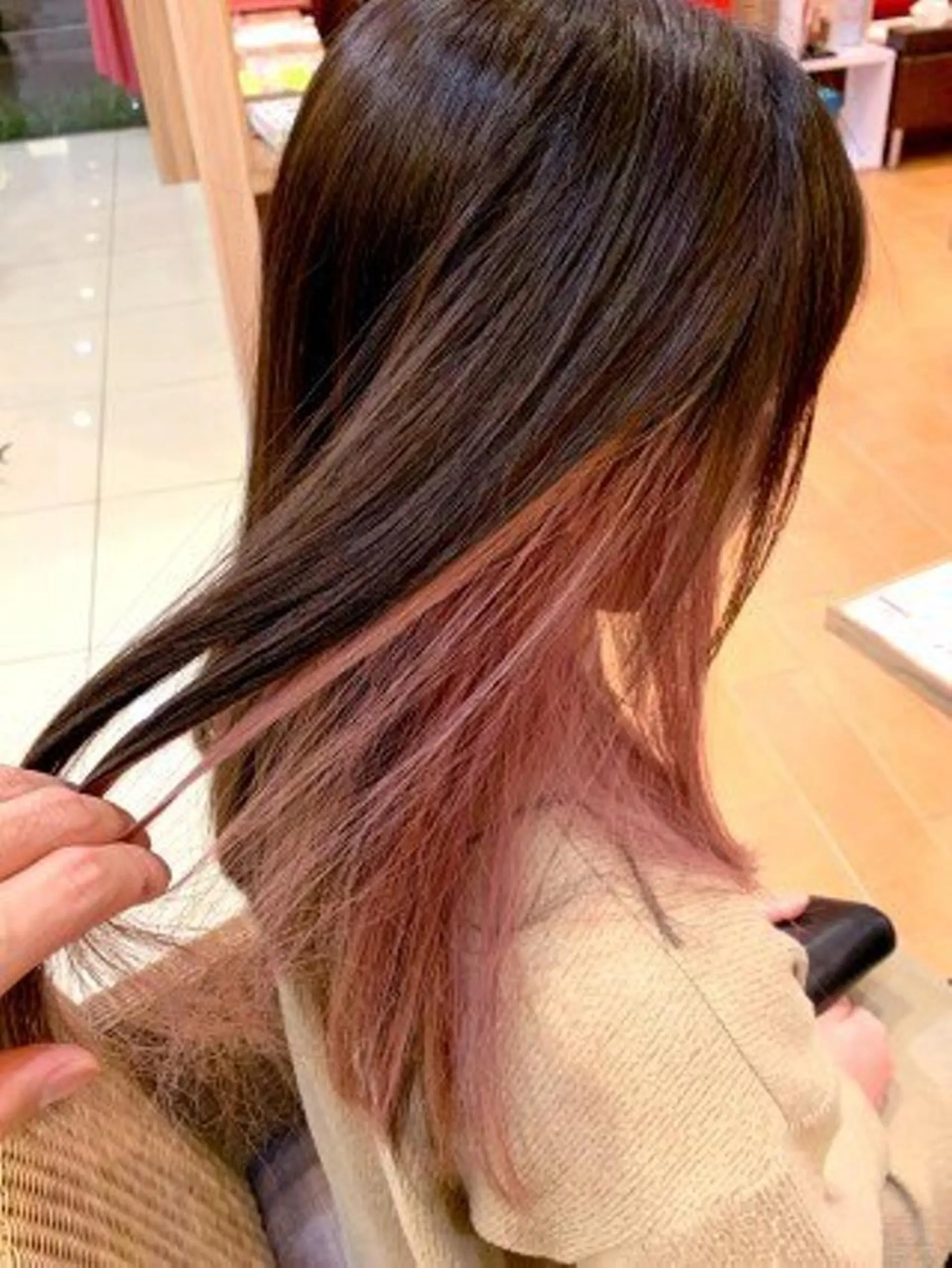 ロング カラー インナーカラー ピンクカラー レッドカラー ロング 💐透明感カラー💐 おかじま まりか💐のヘアスタイル