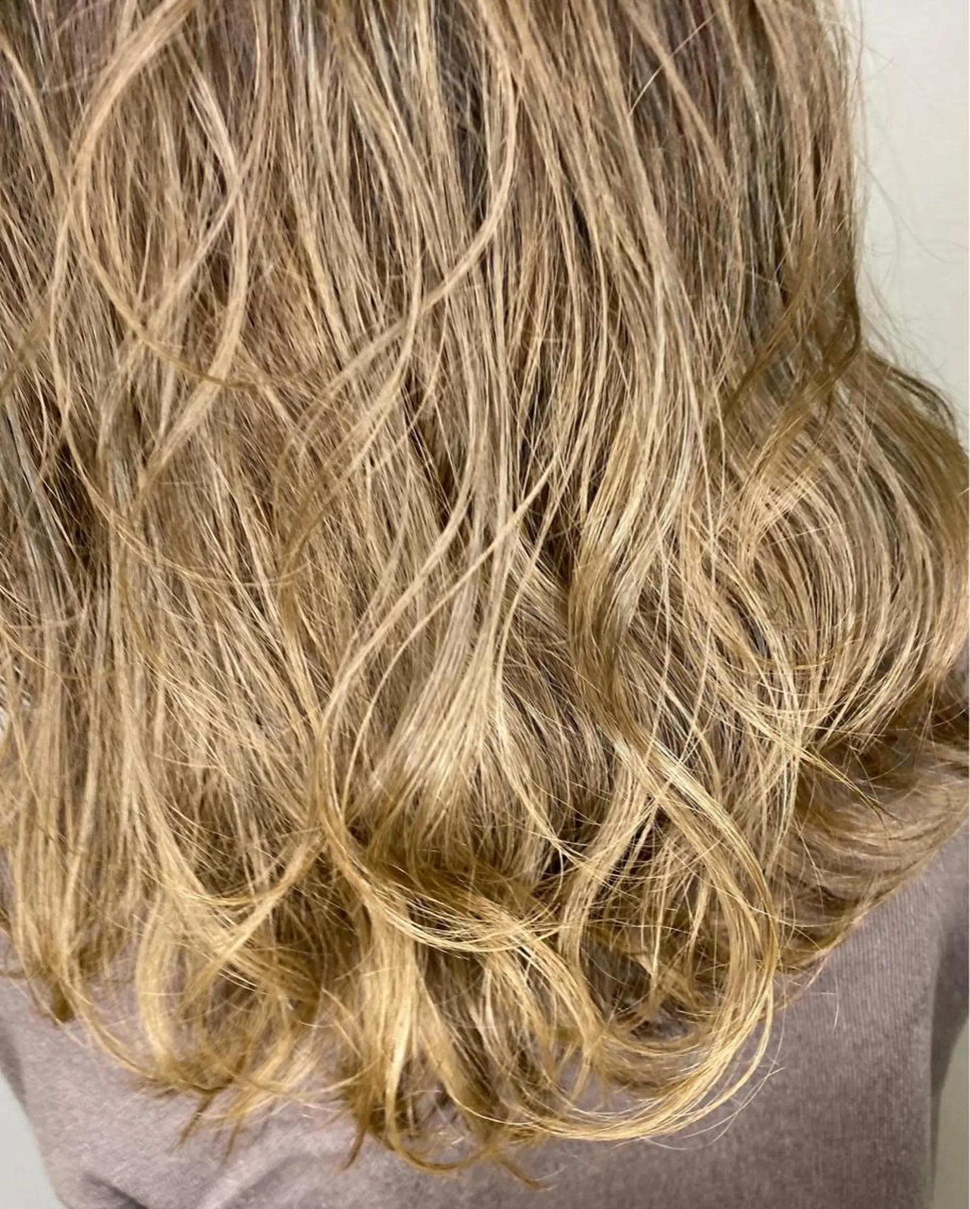 セミロング アッシュ ヘアカラー トリートメント トップスタイリスト 江口 稜亮のヘアスタイル