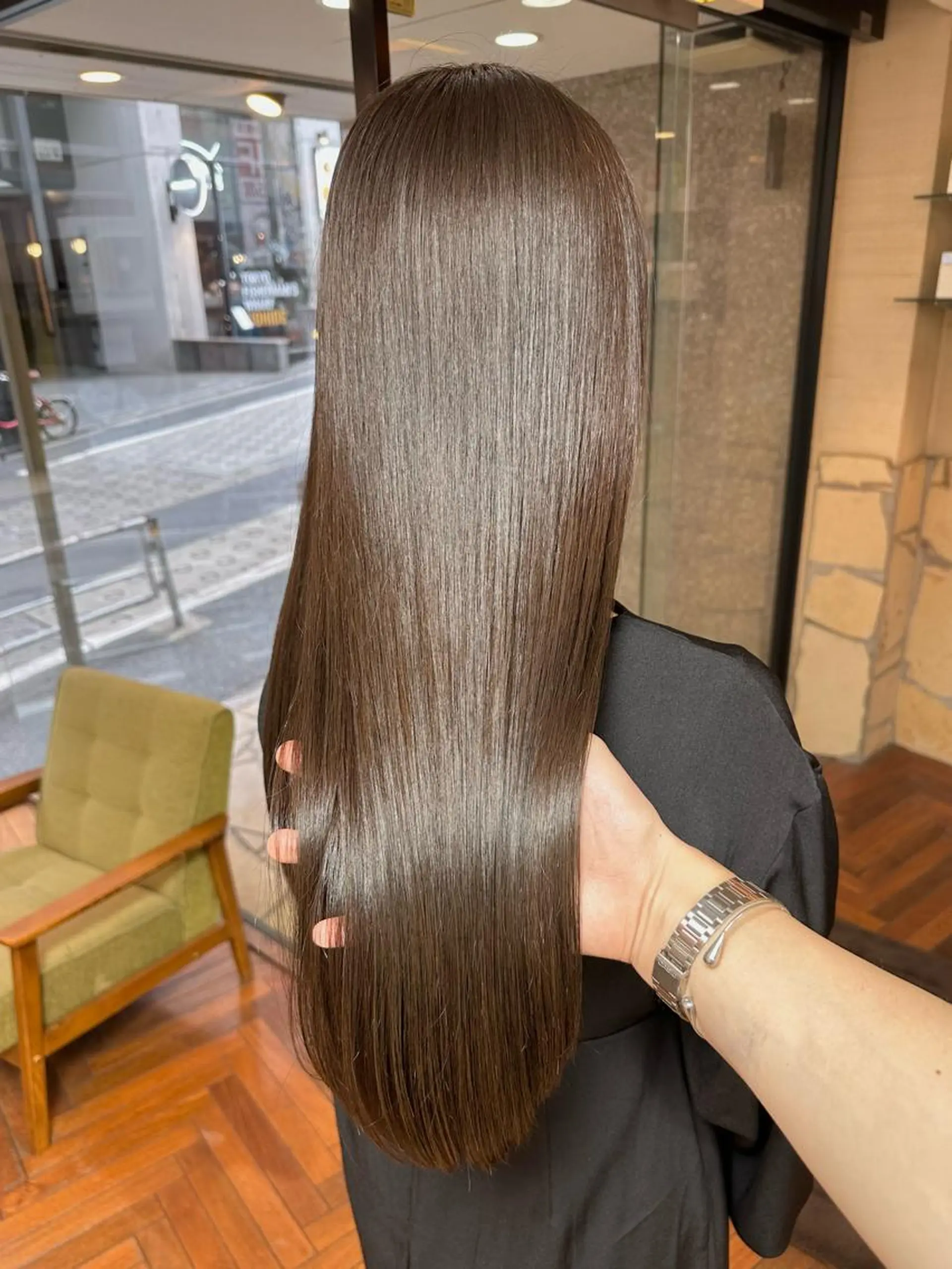 ロング カラー ブリーチ グレージュ ブリーチなしカラー オリーブグレージュ オリーブグレー LUMO所属・矢野 晃平のヘアスタイル