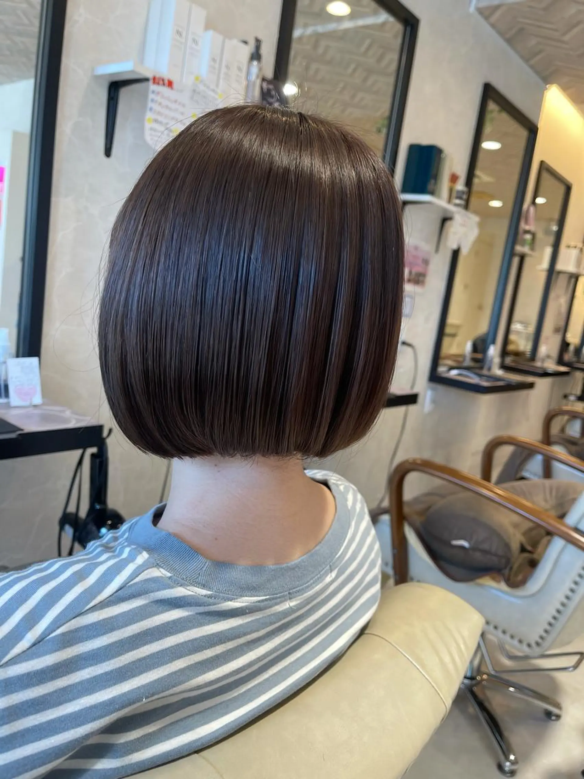 ショート 濱田輝レイヤー 韓国風 ハイトーンのヘアスタイル