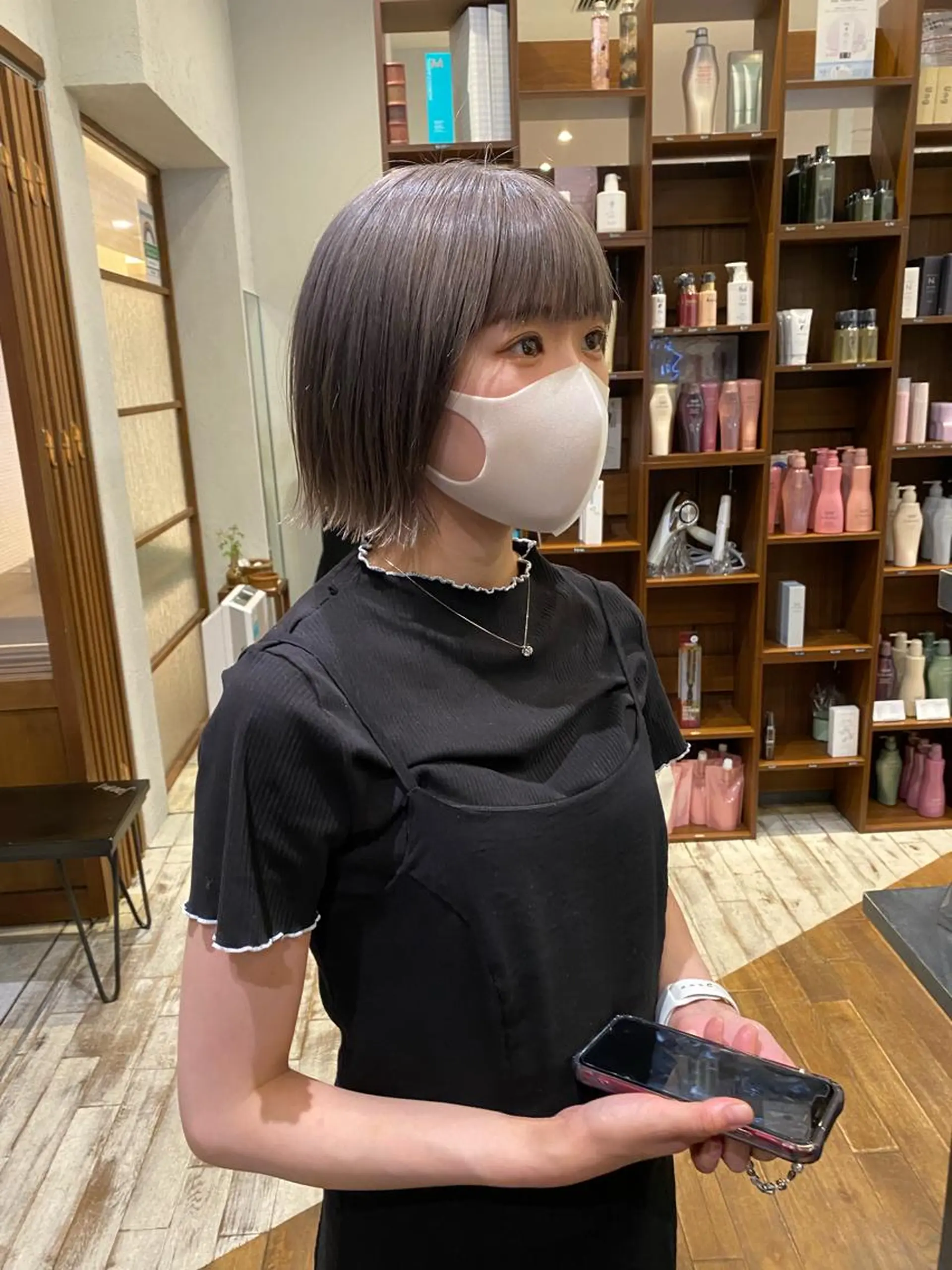 ショート カラー 切りっぱなしボブ グレージュ ボブ 栗原 瑞稀のヘアスタイル