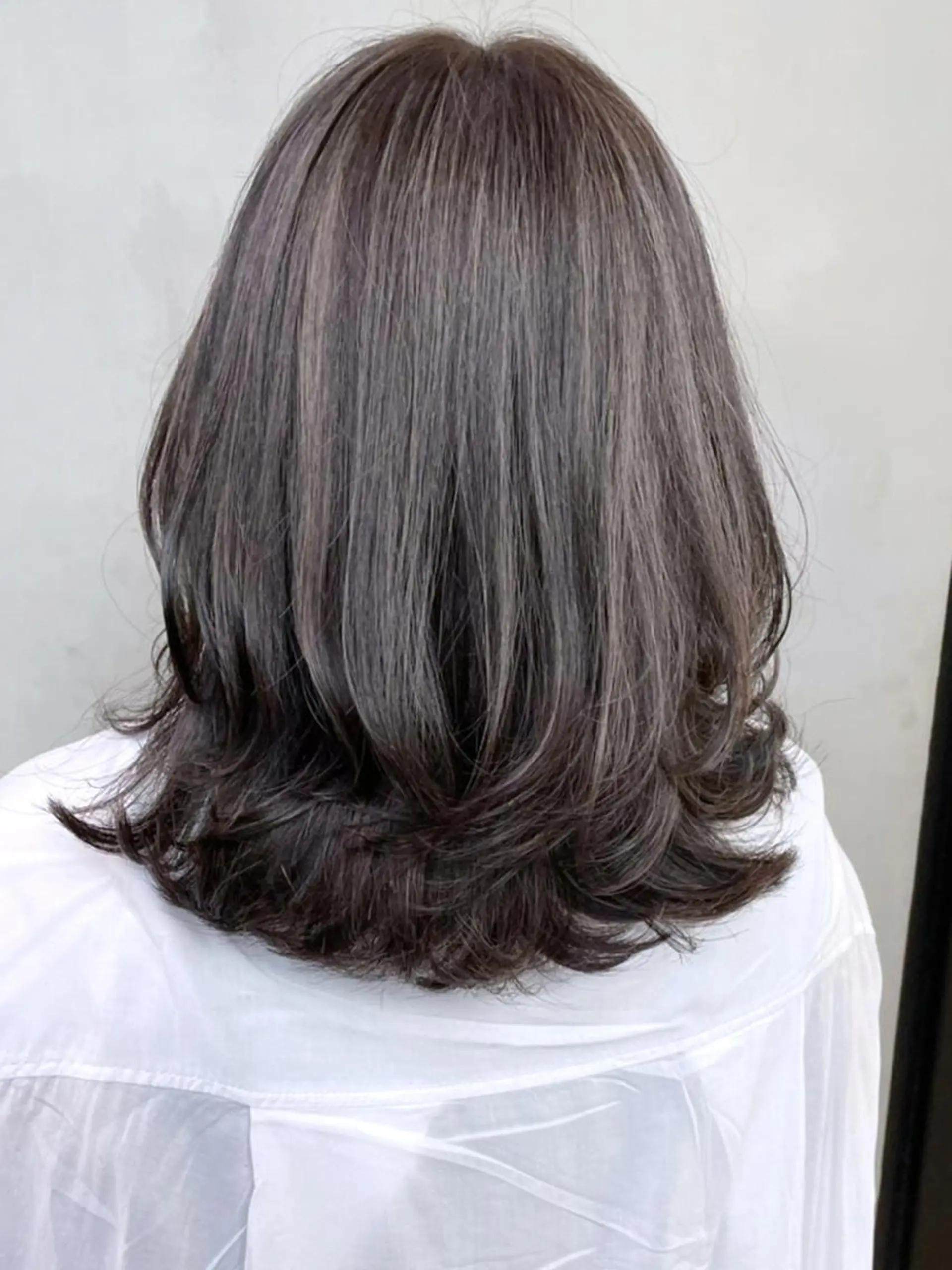 ミディアム カラー パーマ ヘアアレンジ ハイライトカラー ハイライト レイヤーカット ITbyALBUM 八王子店のヘアスタイル