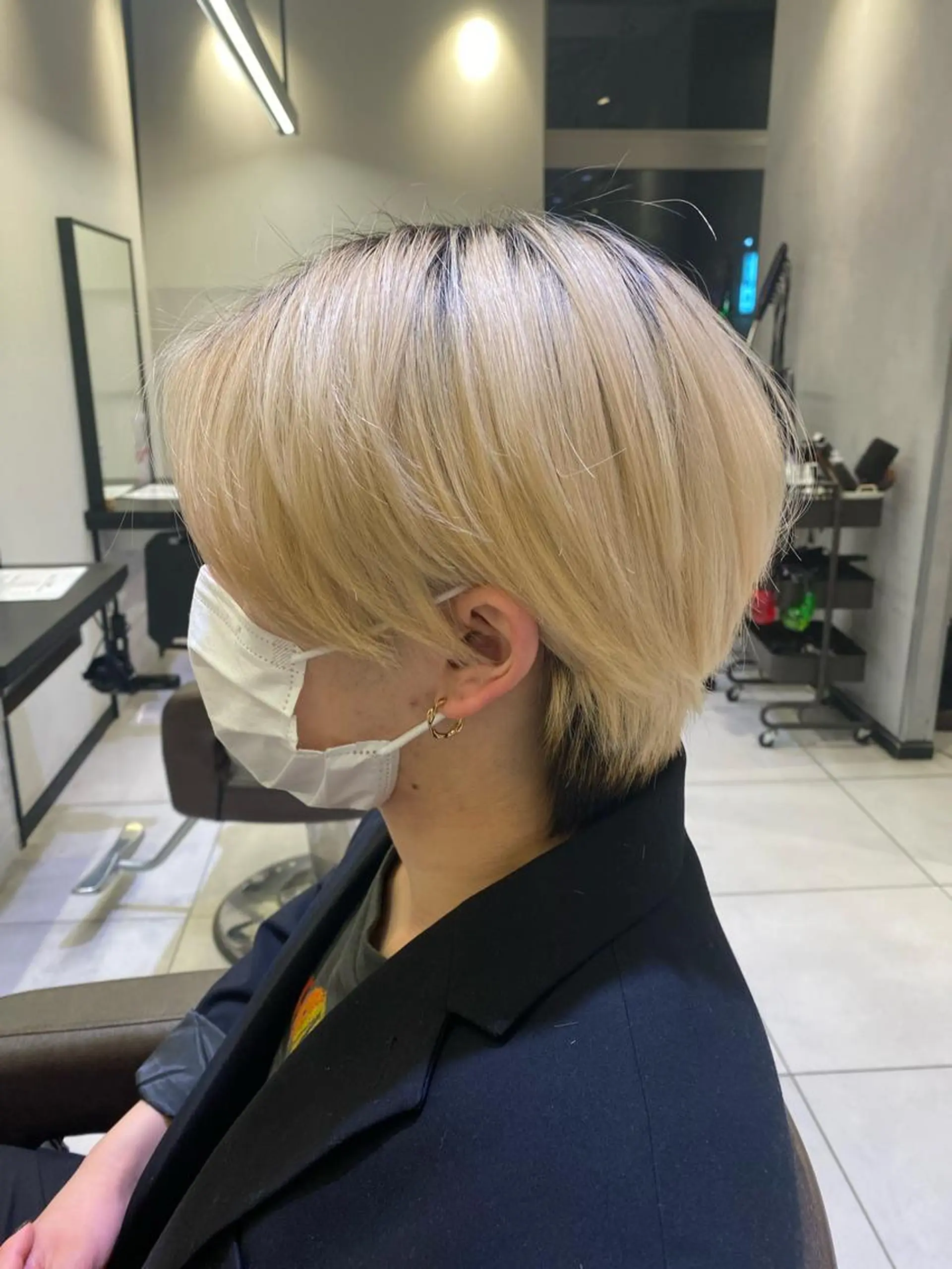 ミディアム カラー ブロンド ウルフカット 野老 海音のヘアスタイル