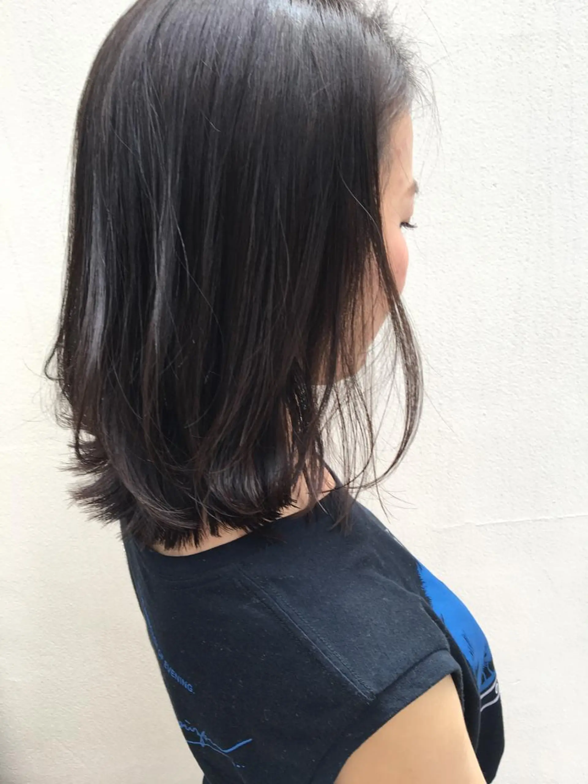 ミディアム カラー THE DAY所属・AKI HASHIMOTOのヘアスタイル