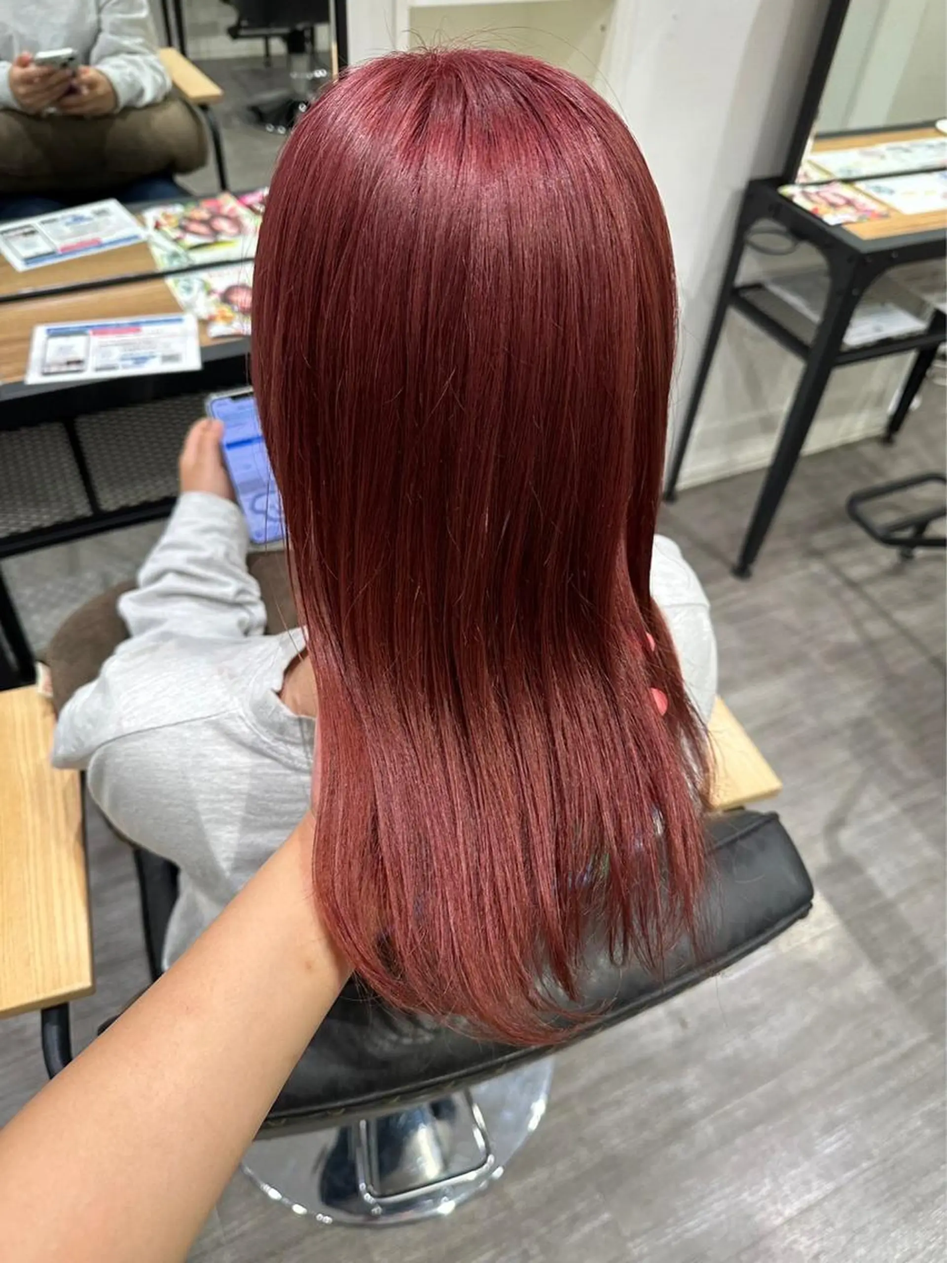 カラー KOKORO 中村 朱里のヘアスタイル