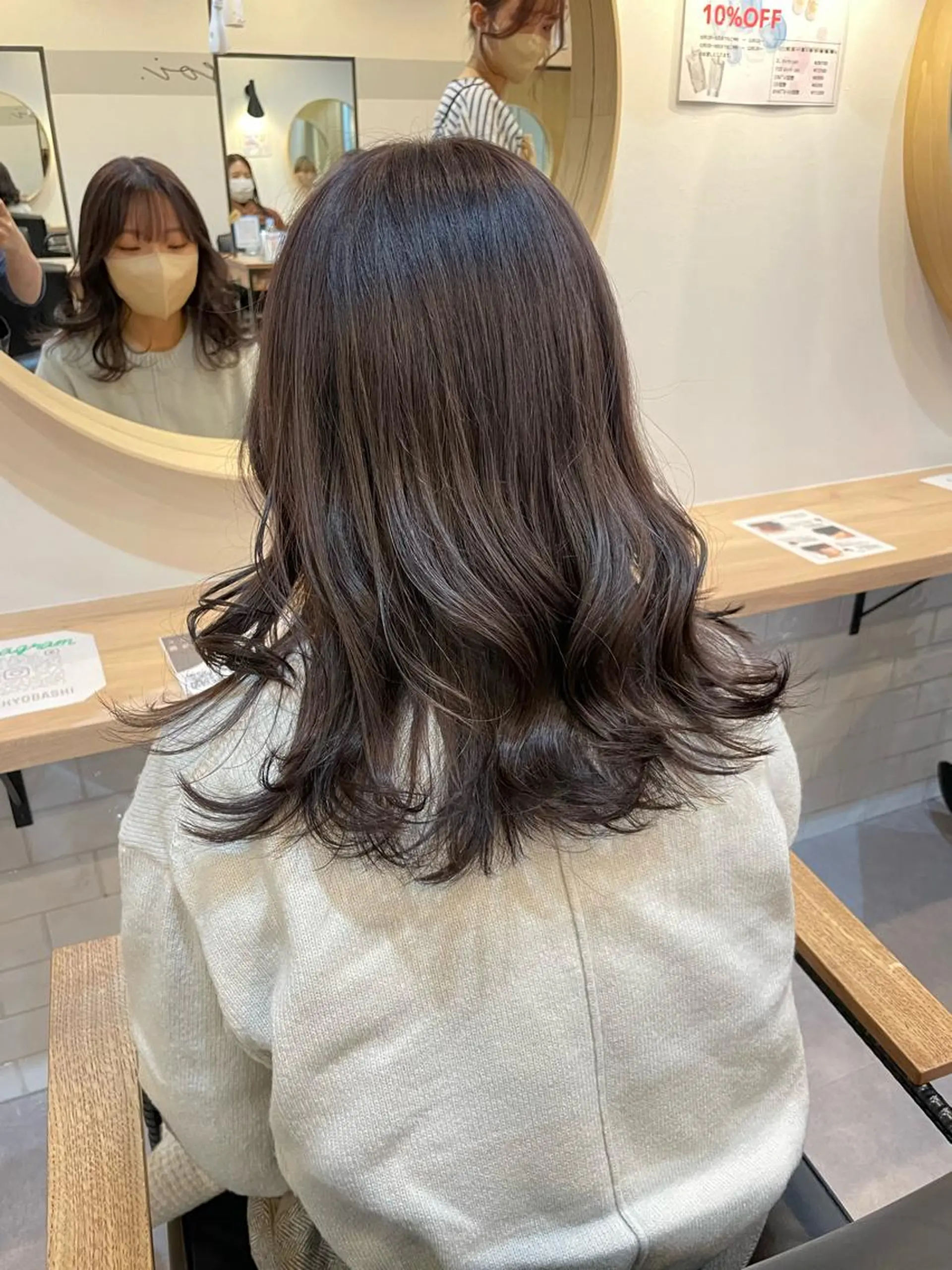ミディアム カラー akane .のヘアスタイル