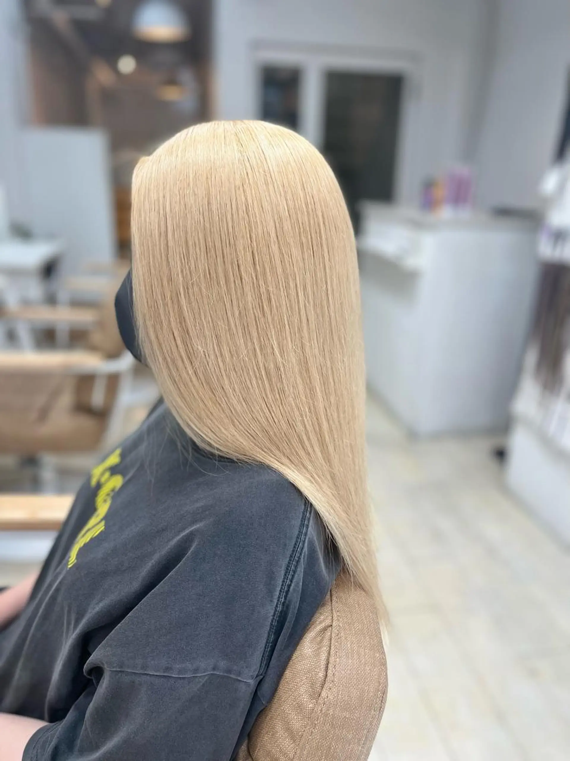 セミロング カラー ヘアアレンジ メンズ キッズ ネイル マツエク・マツパ アイブロウ カット ヘアカラー トリートメント ブリーチ特化型✂️ ハイトーンカラー👨のヘアスタイル