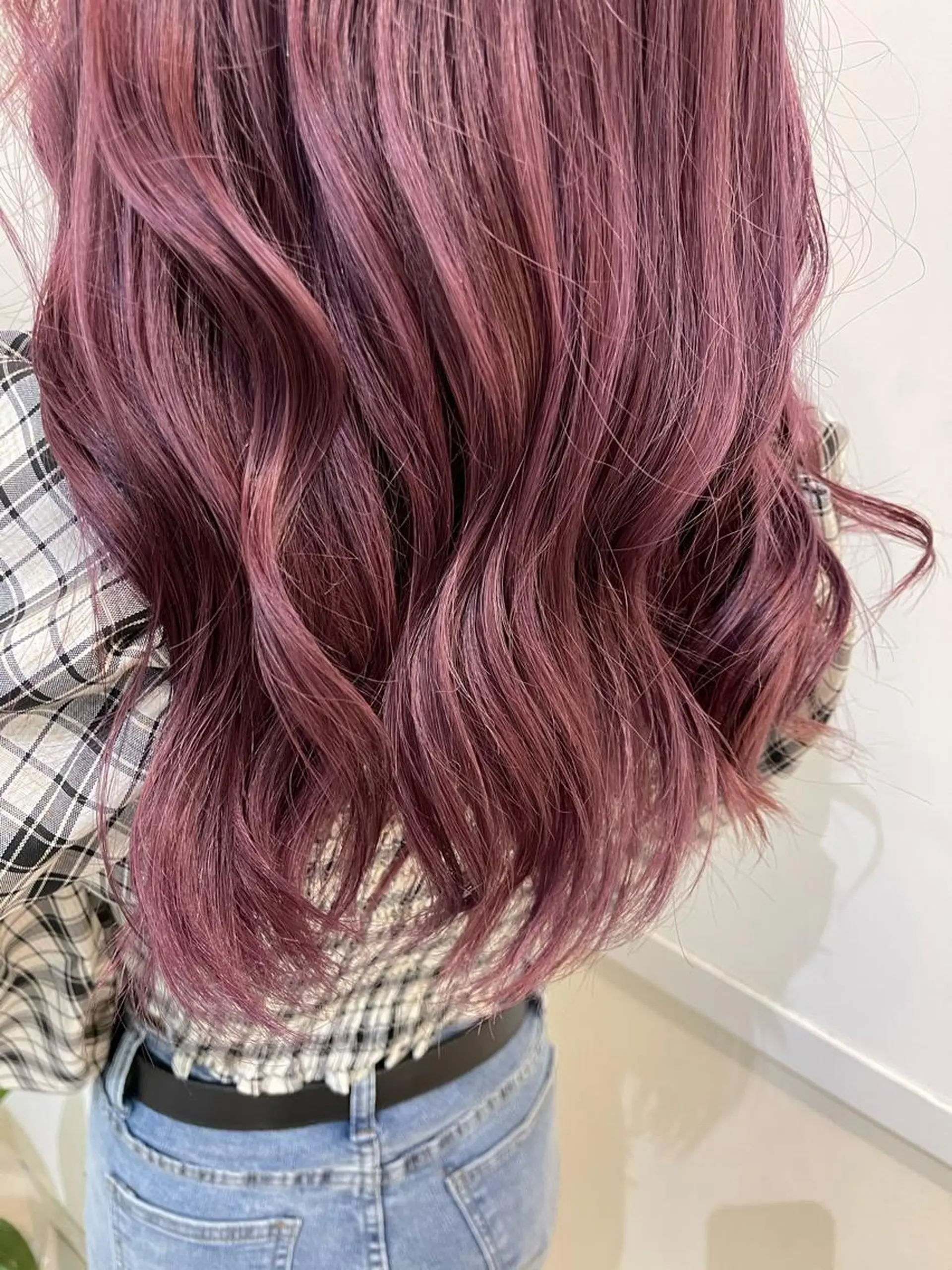 カラー イシイ シオリのヘアスタイル