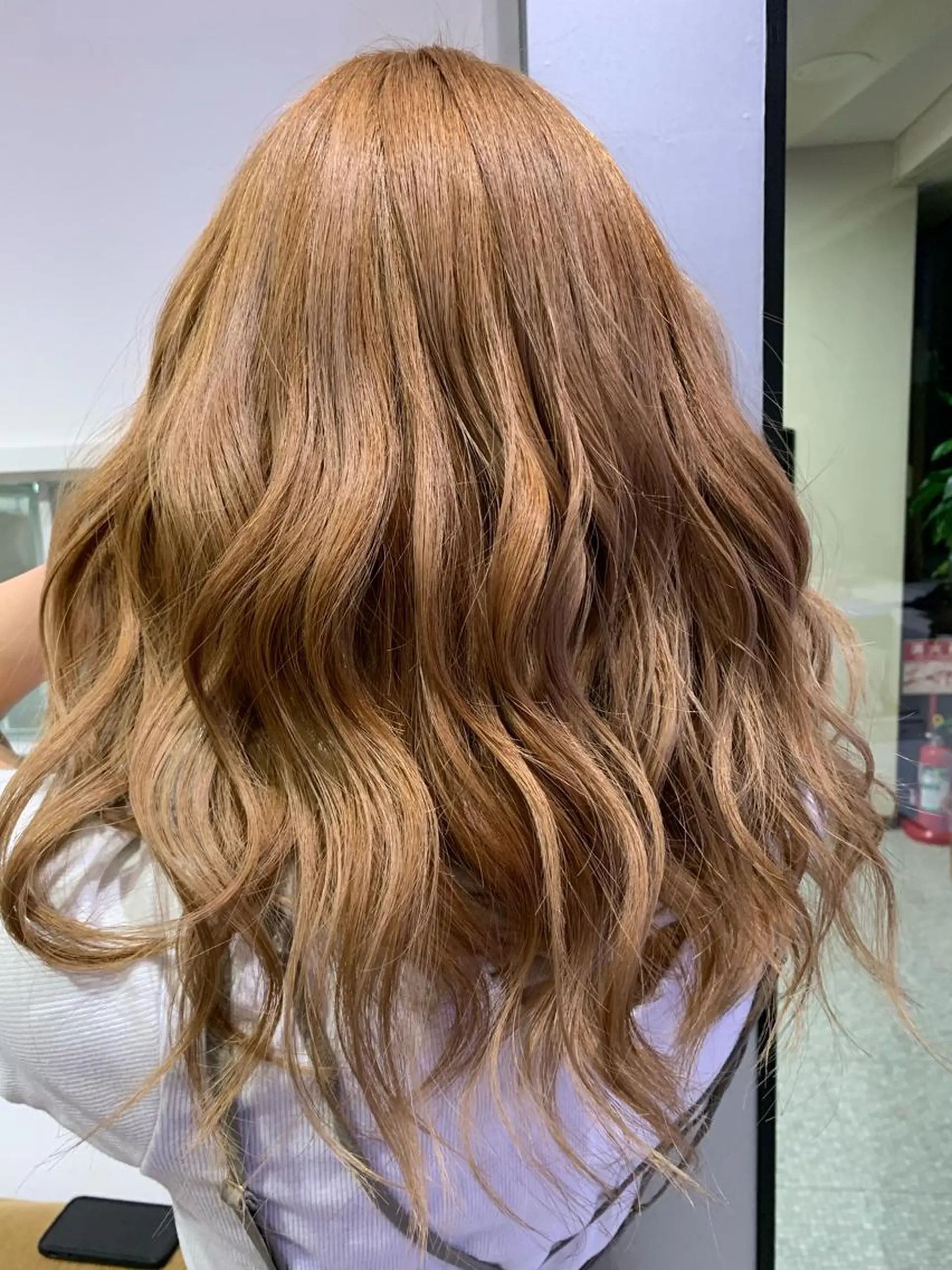 セミロング ヨシミ カズヤのヘアスタイル