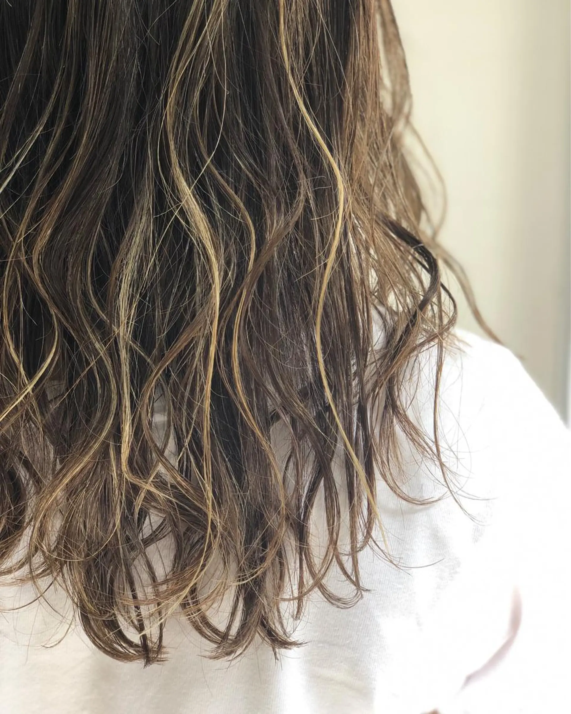 ロング カラー グレージュ ハイライトカラー ハイライト ヘアカラー トリートメント Tao所属・藤川 大智のヘアスタイル