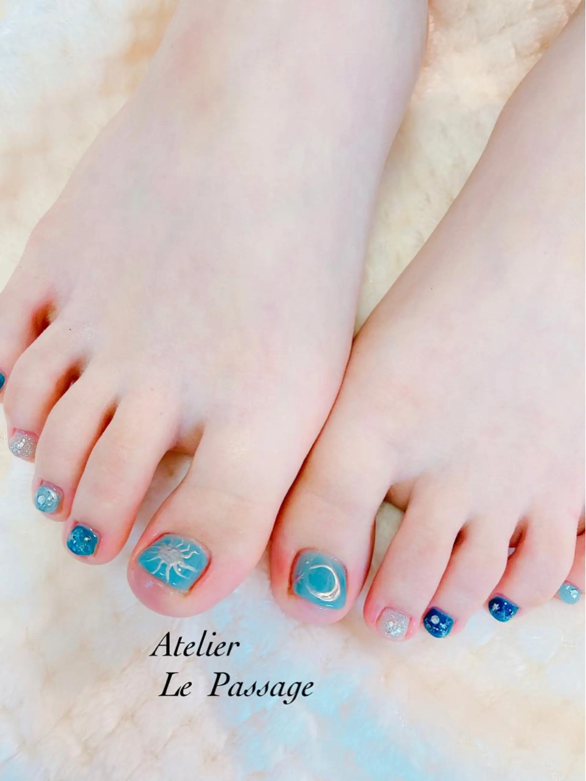 ネイル ブルー フットネイル ジェルネイル ニュアンスネイル オフィスネイル Atelier Le Passage所属・h nakatsukaのネイルデザイン
