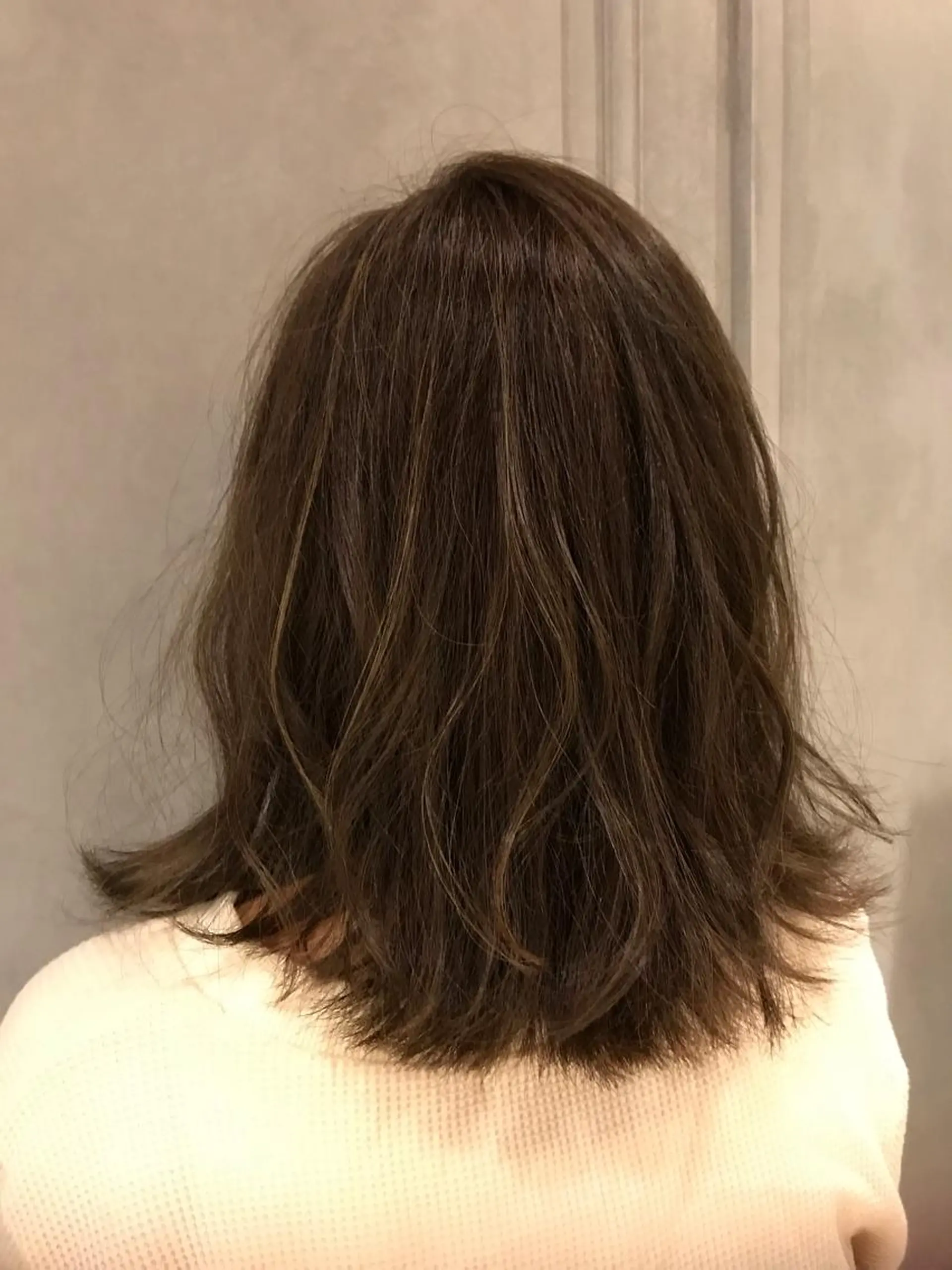 セミロング カラー グレージュ ハイライトカラー ハイライト カット ヘアカラー トリートメント reve所属・乾かすだけで艶髪酸性 ストレート髙橋悠耶のヘアスタイル