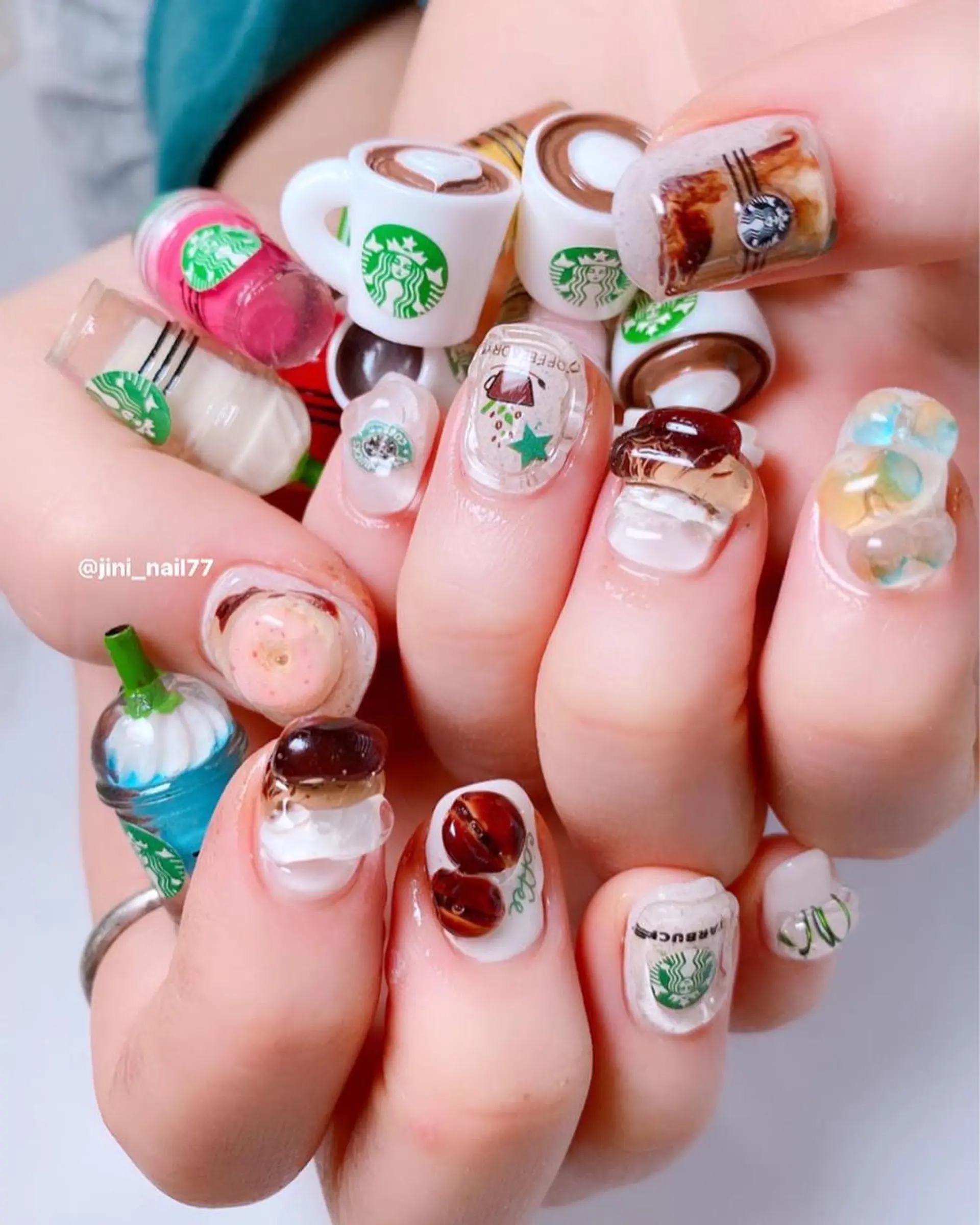 ネイル JINI NAIL所属・ジニ ネイルのネイルデザイン