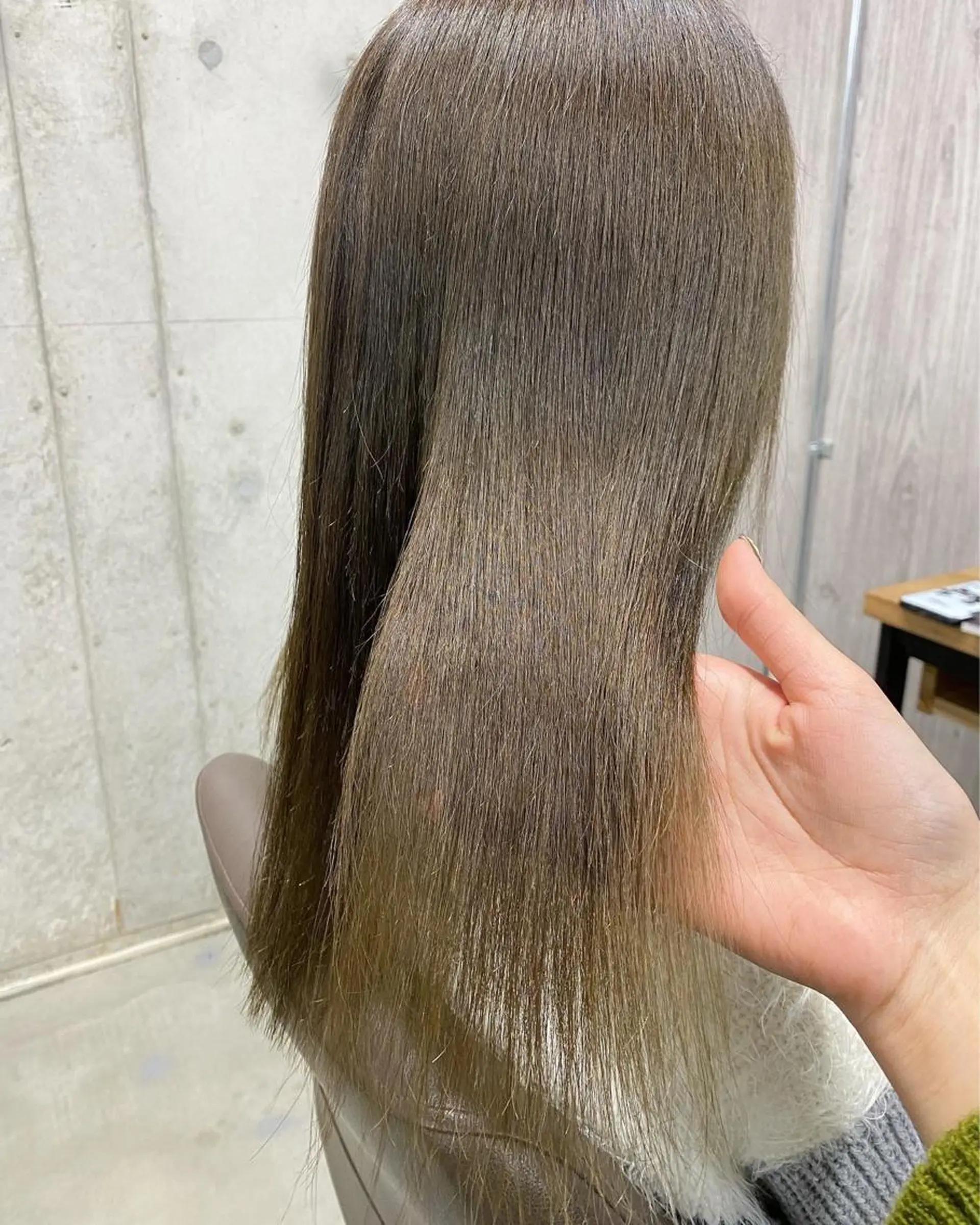 セミロング カラー GiseL アンリのヘアスタイル