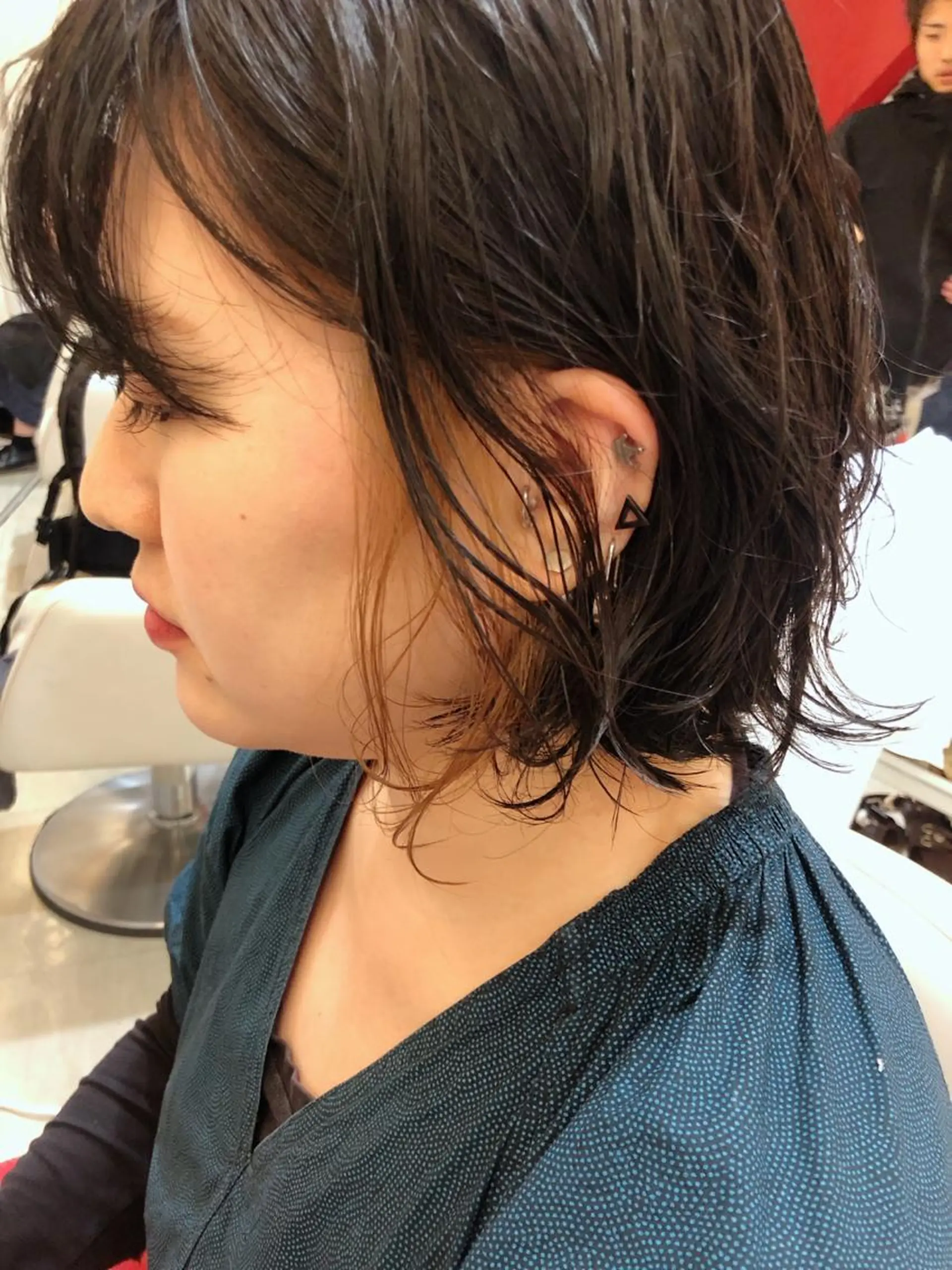 ミディアム カラー イヤリングカラー ヤマモト マイのヘアスタイル