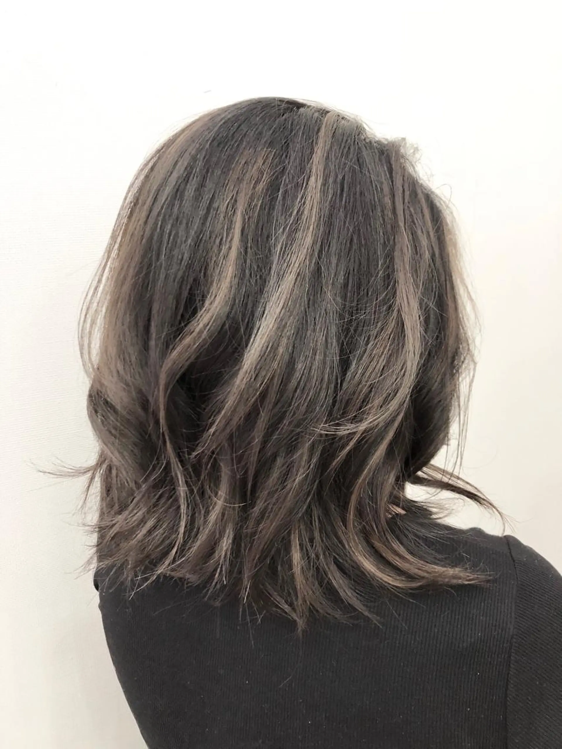 ミディアム カラー アッシュ アッシュグレー アッシュグレージュ グレージュ ハイライトカラー Asian Hair &Eyebrowのヘアスタイル