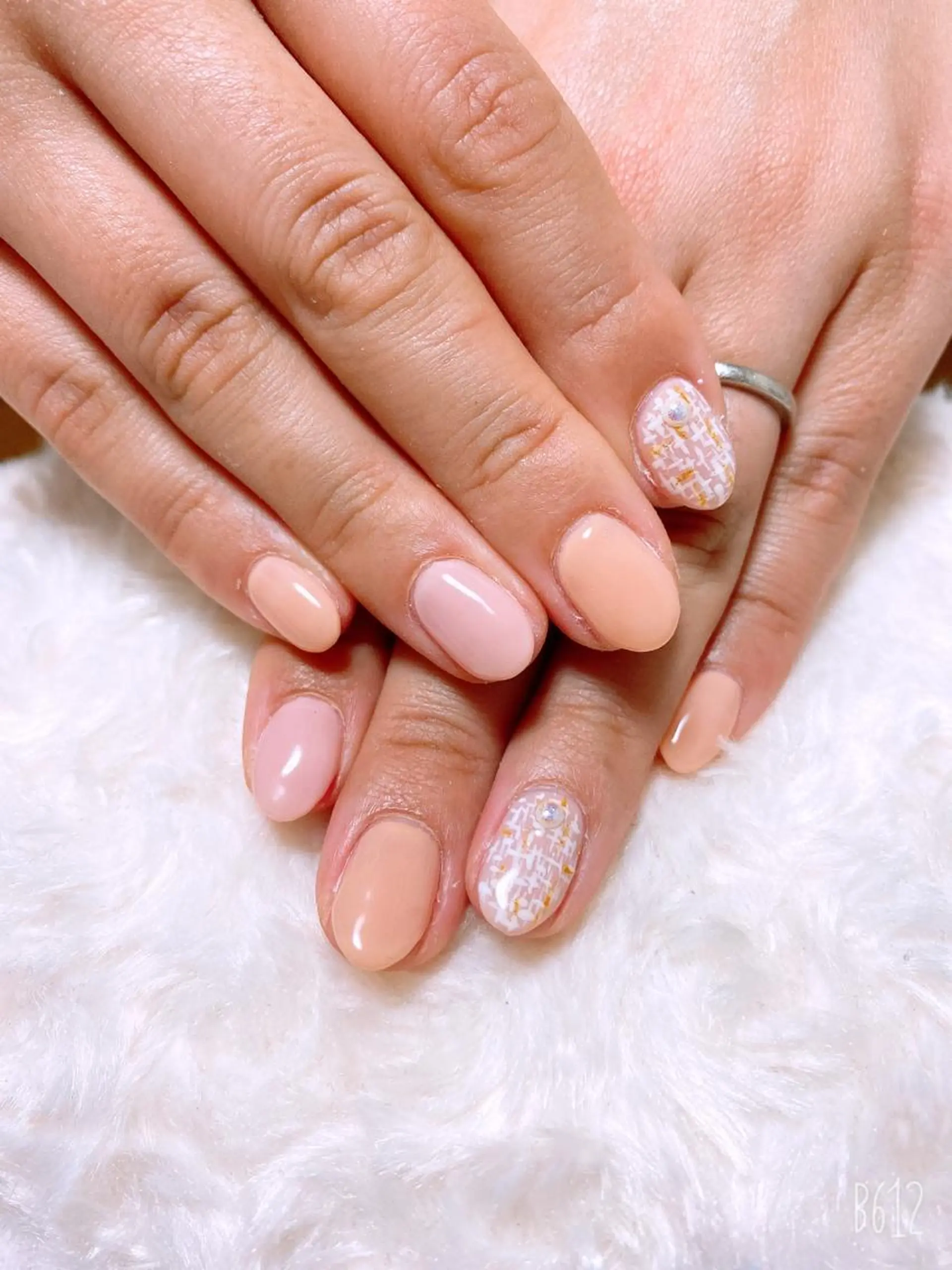 ネイル シンプルネイル The Best Beauty受付担当のヘアスタイル