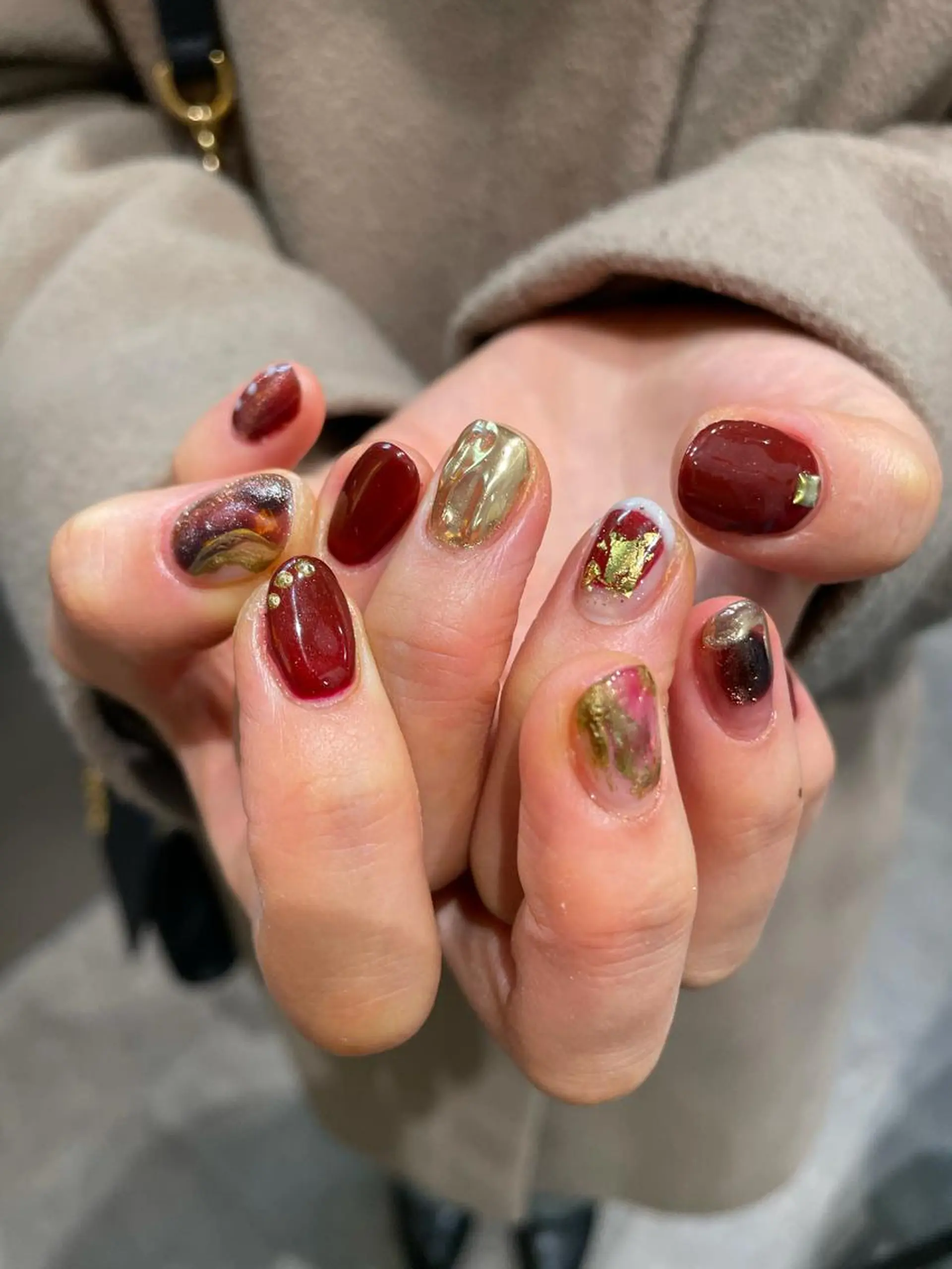 ネイル ボルドー ニュアンスネイル ハンドネイル ナチュラル透明感🌱 小山美樹子のヘアスタイル