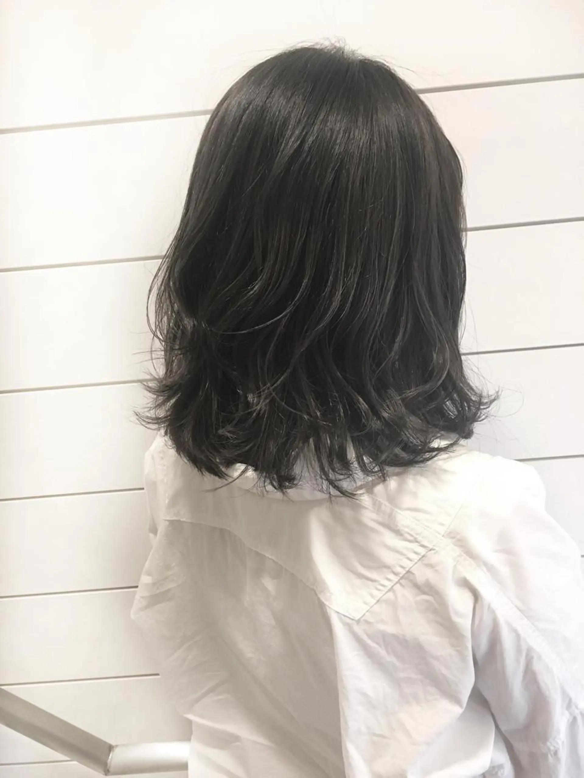 ミディアム カラー ブルーカラー ネイビーカラー 鍵山 千秋のヘアスタイル