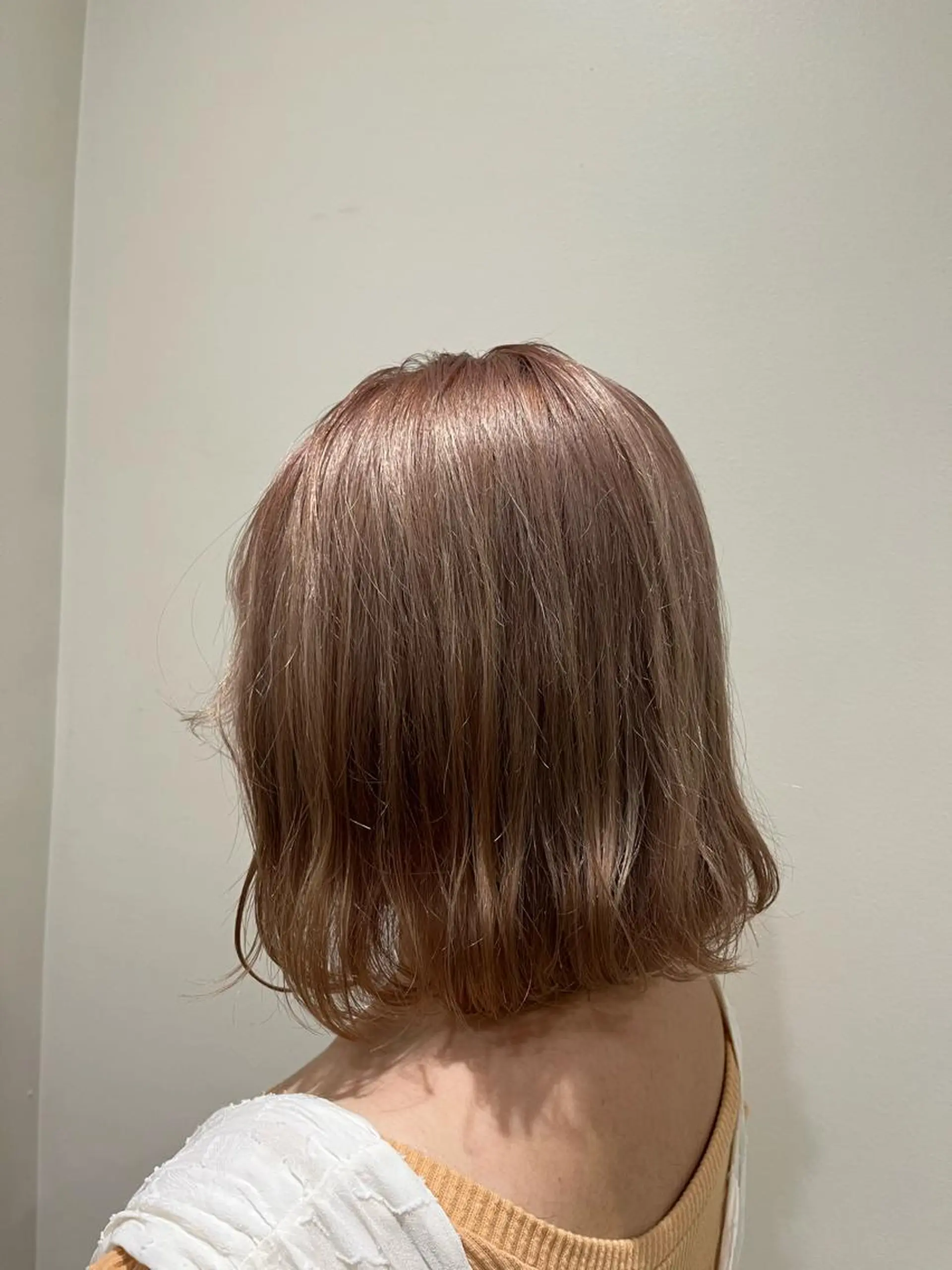 カラー ベージュカラー ピンクカラー ピンクベージュ 森田翔斗 顔周りレイヤーのヘアスタイル