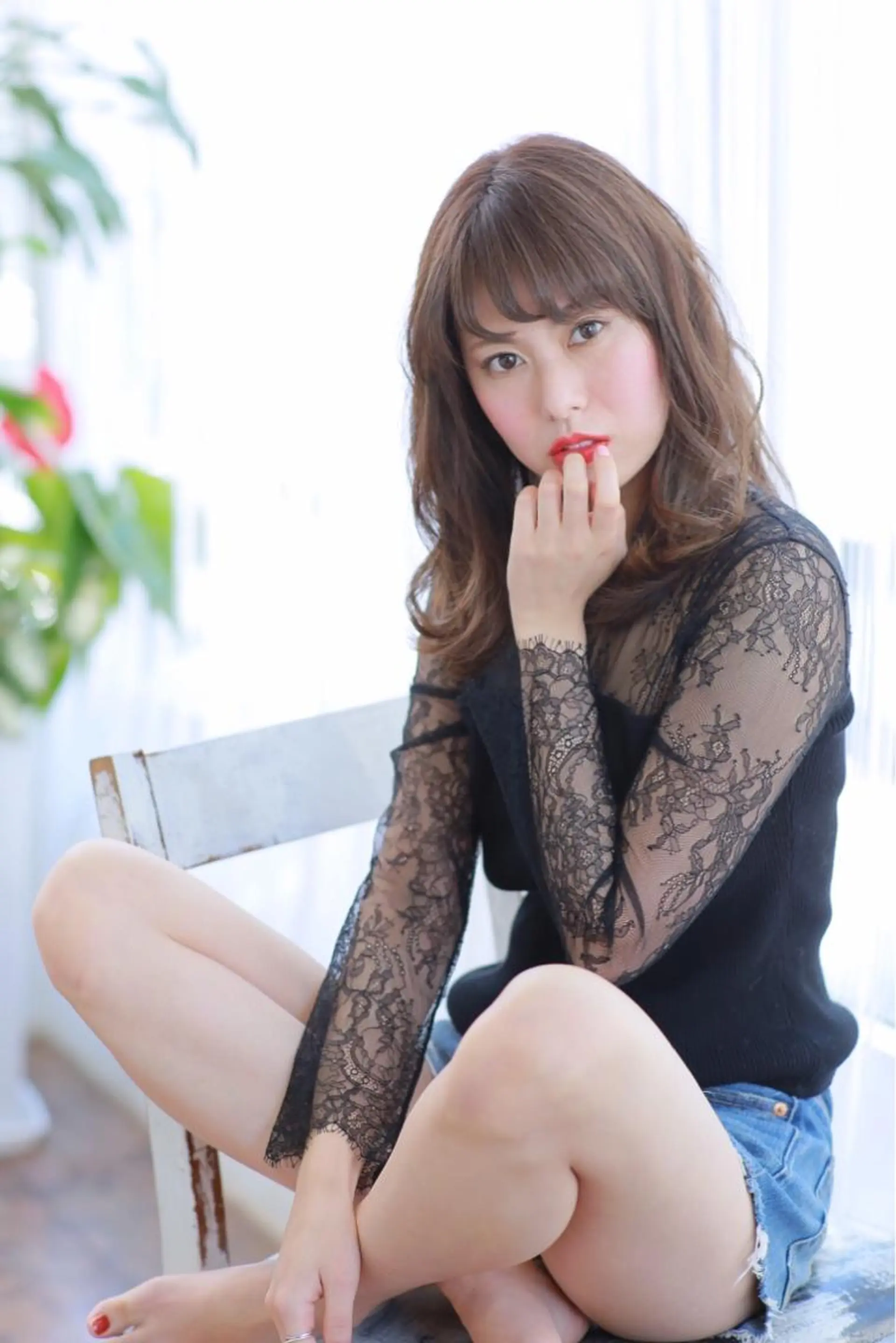 ミディアム カラー パーマ ヘアアレンジ 簡単アレンジ 外ハネヘア 推し活専用 【派手髪】飯野ゆかりのヘアスタイル